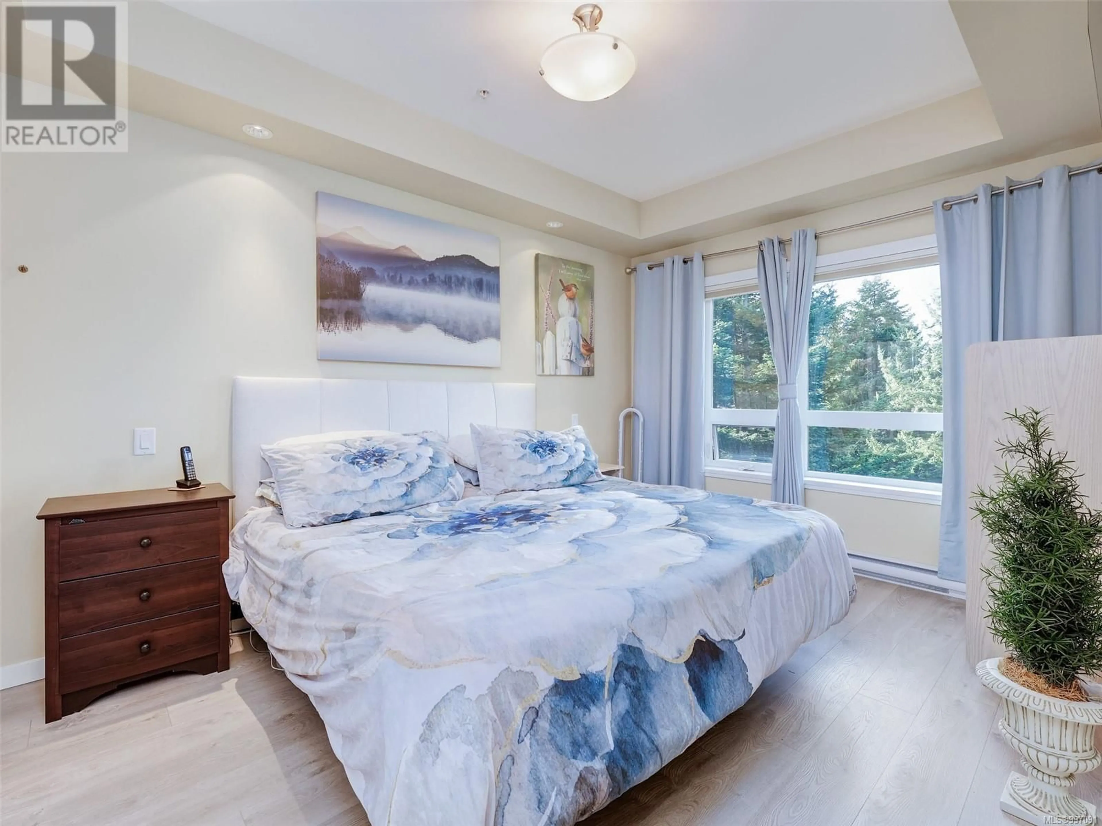 Bedroom with bed, unknown for 403 - 6591 LINCROFT ROAD, Sooke British Columbia V9Z1M2