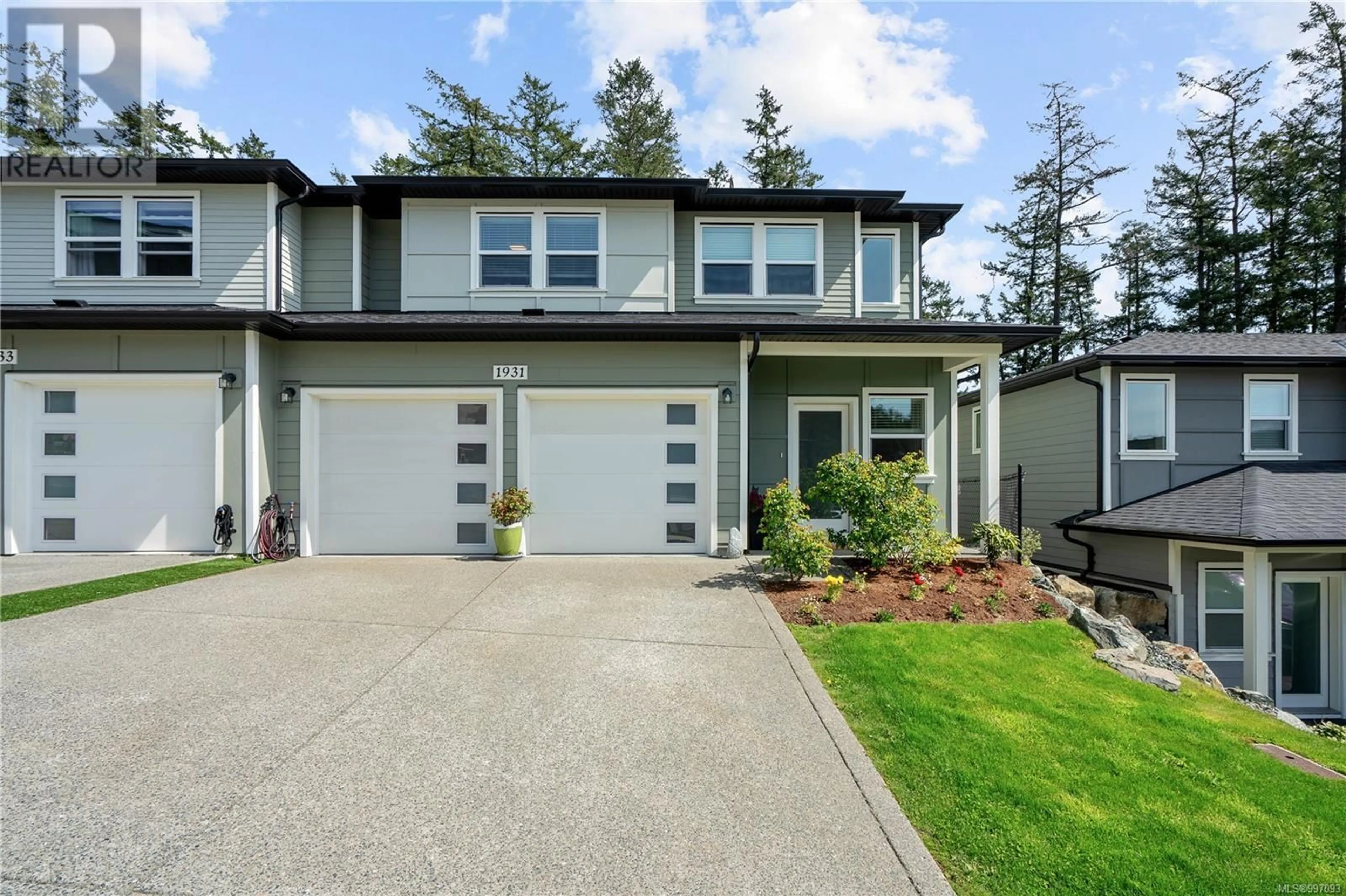 Home with vinyl exterior material, street for 1931 WEST PARK LANE, View Royal British Columbia V9B3R9