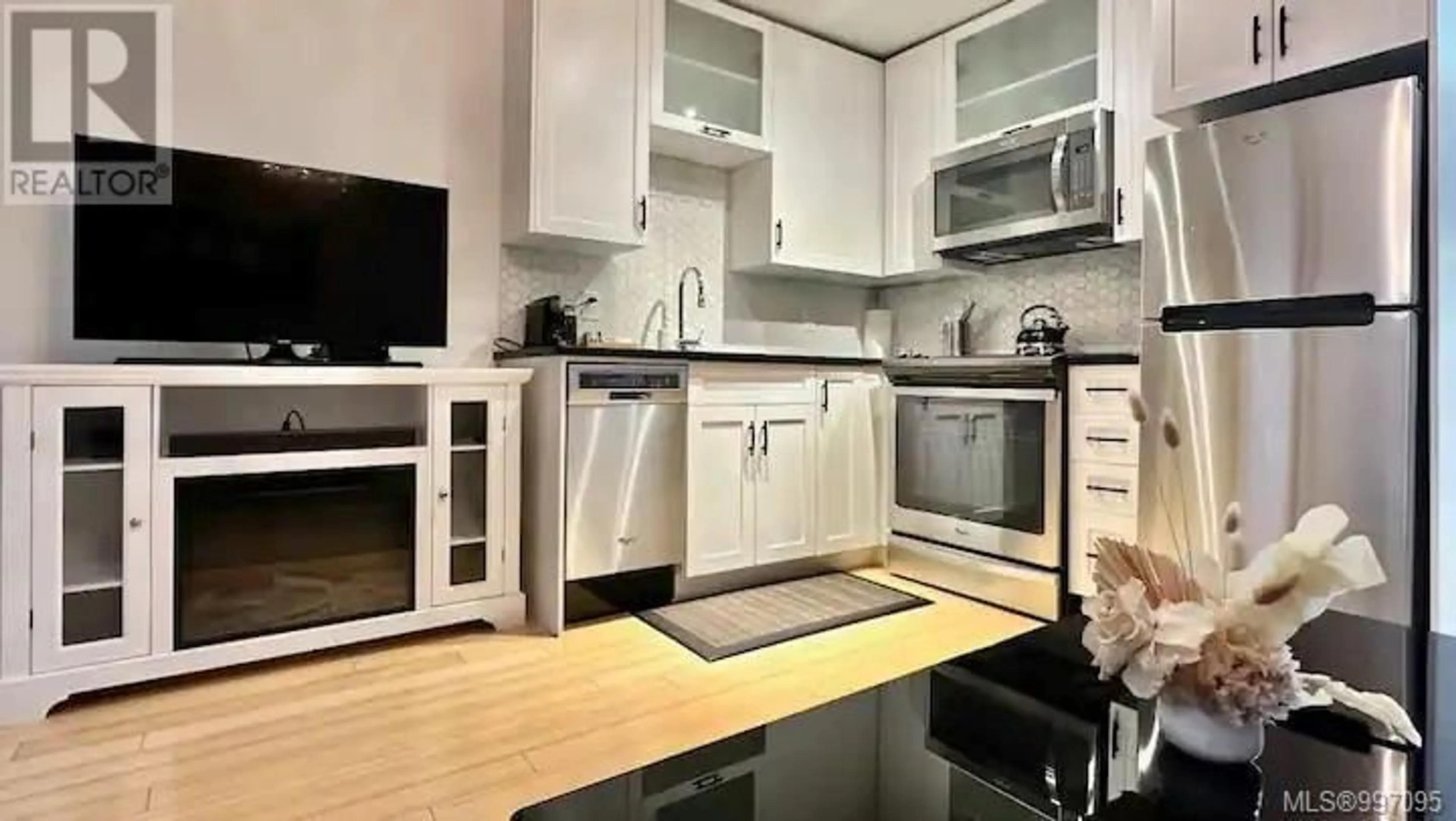 Unknown for 204 - 535 FISGARD STREET, Victoria British Columbia V8W1R3