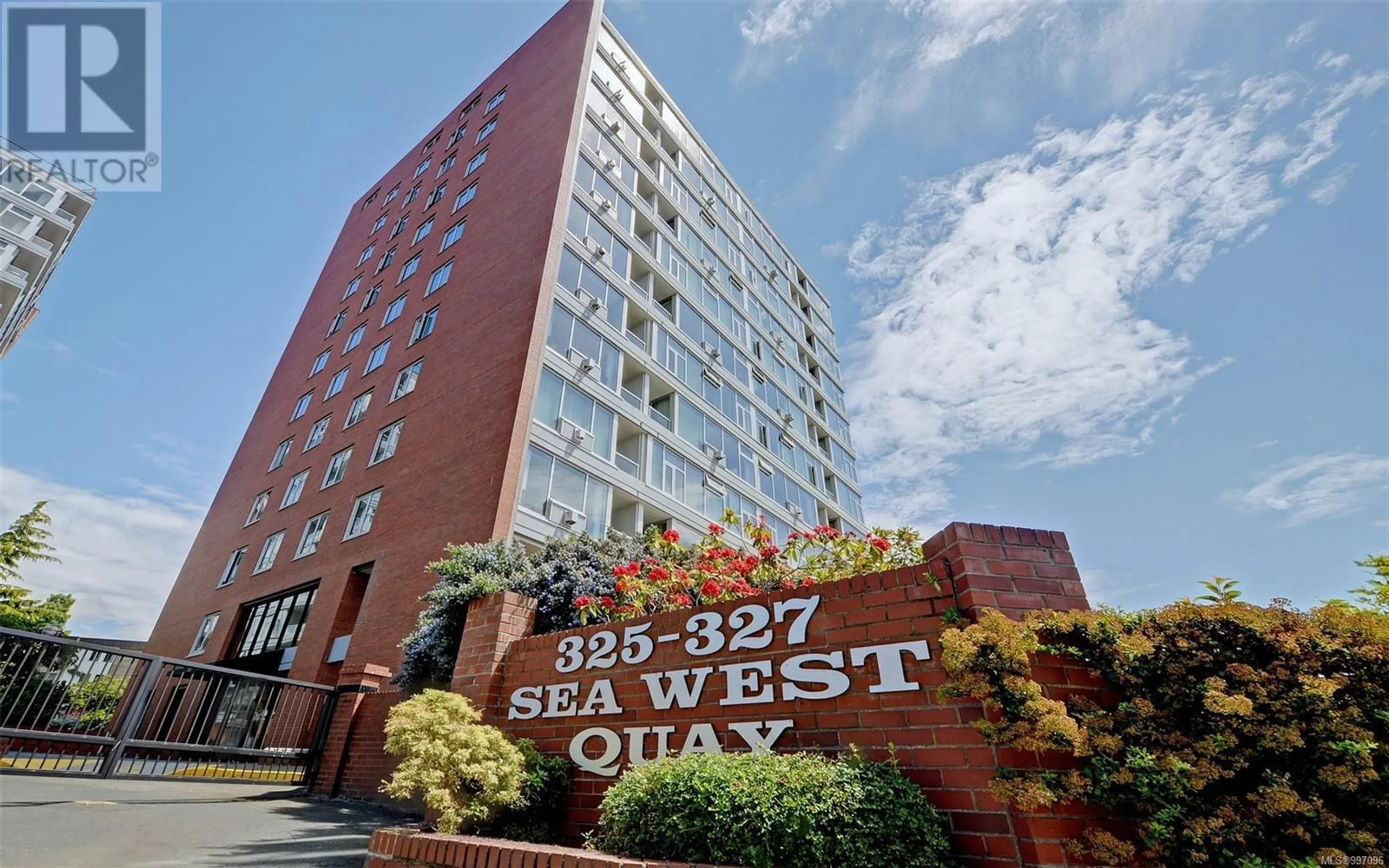 Lobby for 704 - 325 MAITLAND STREET, Victoria British Columbia V9A7E9