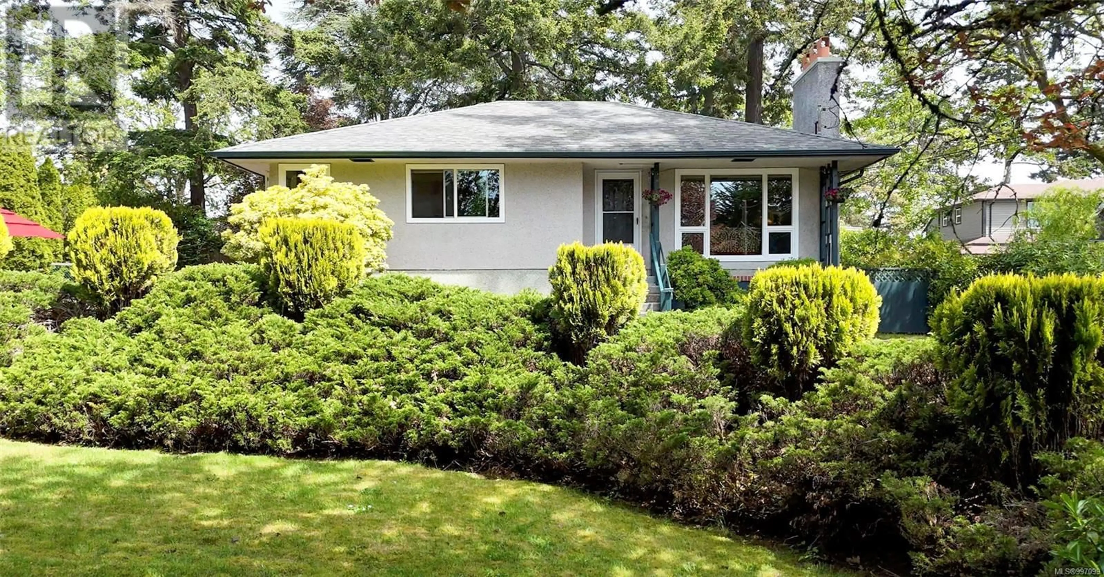 Home with vinyl exterior material, street for 164 ISLAND HIGHWAY, View Royal British Columbia V9B1G2
