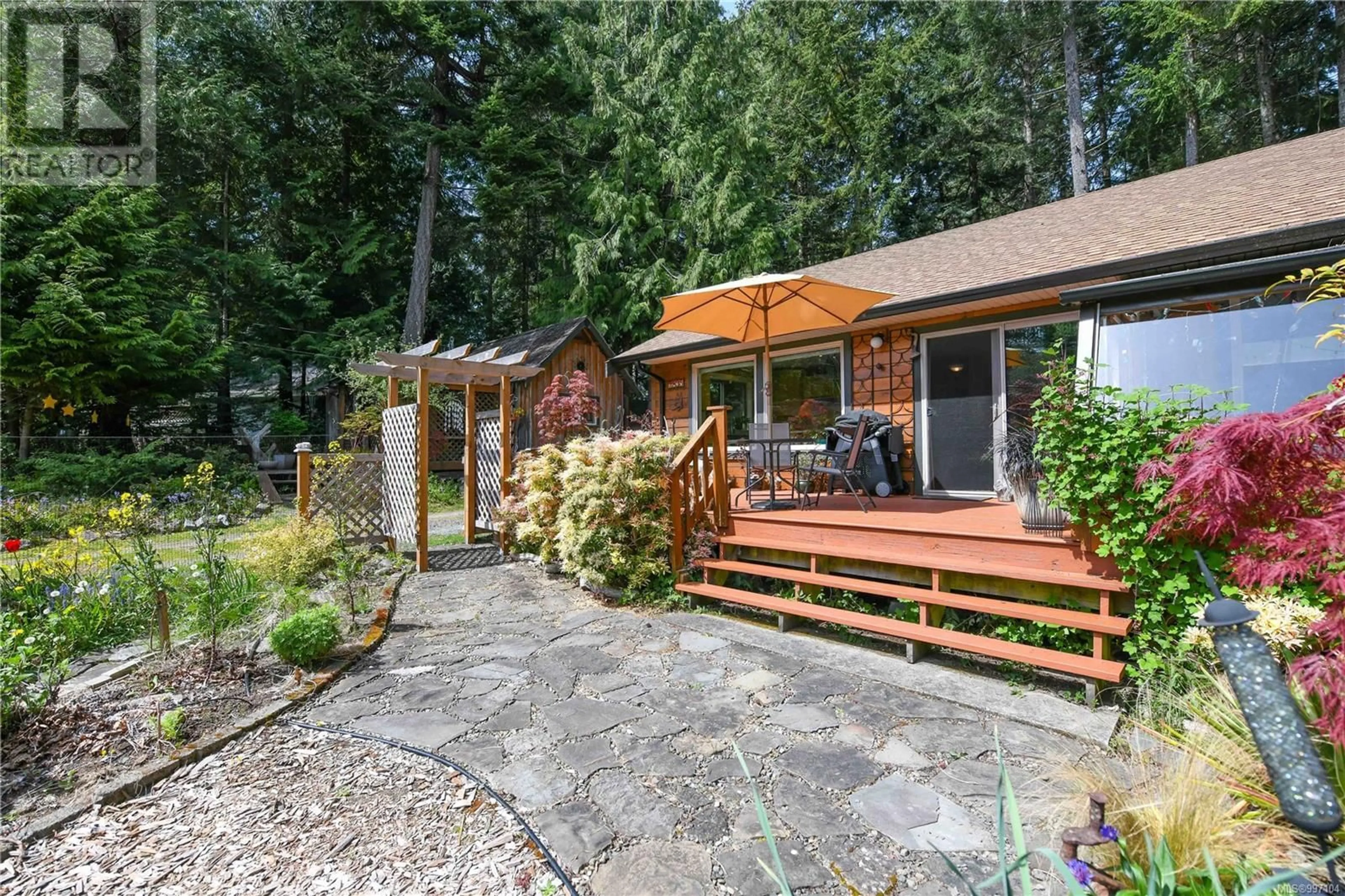 Patio, unknown for 7895 SHIPS POINT ROAD, Fanny Bay British Columbia V0R1W0
