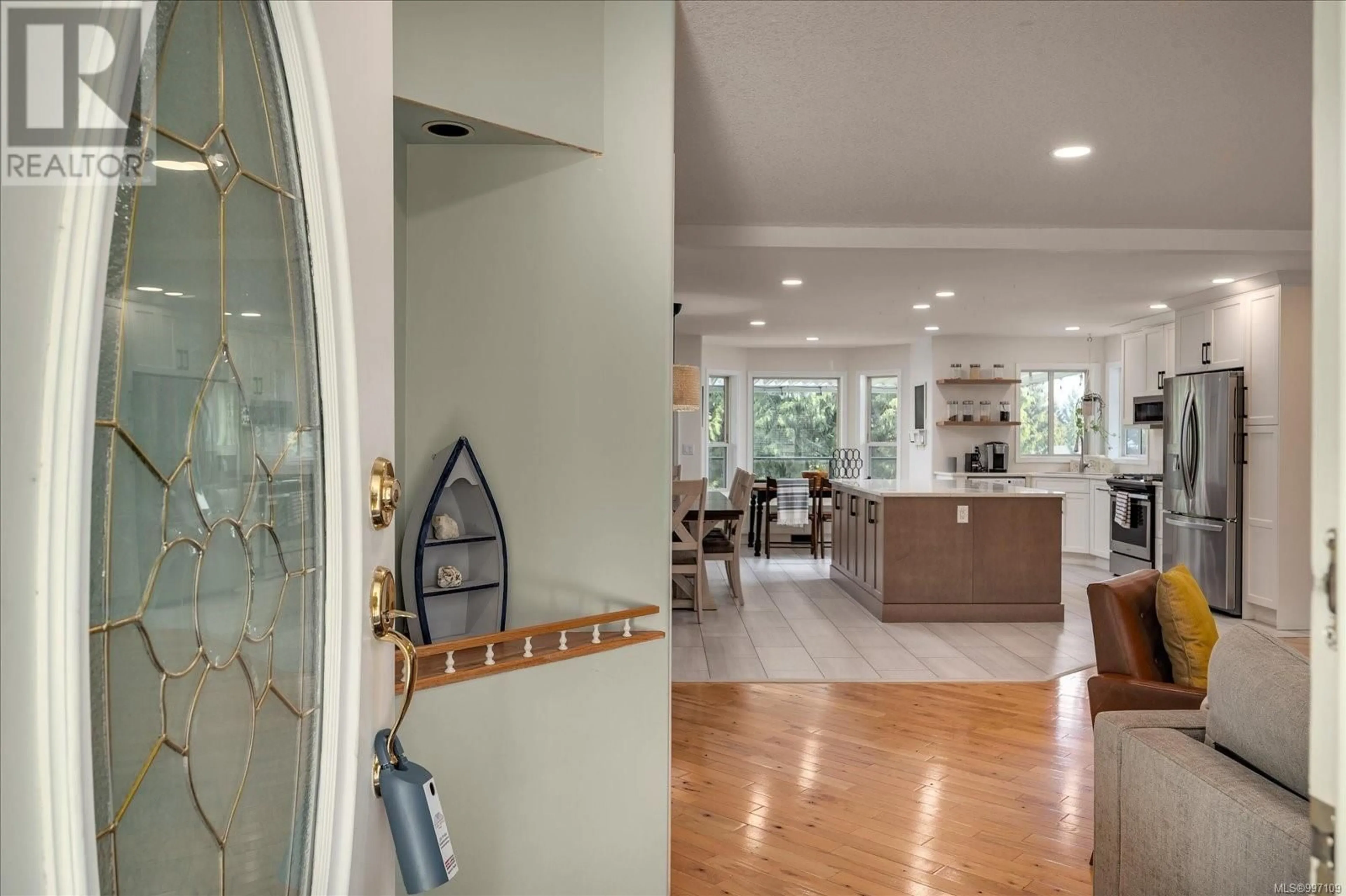 Indoor entryway for 6048 SHANDA PLACE, Nanaimo British Columbia V9T6C3