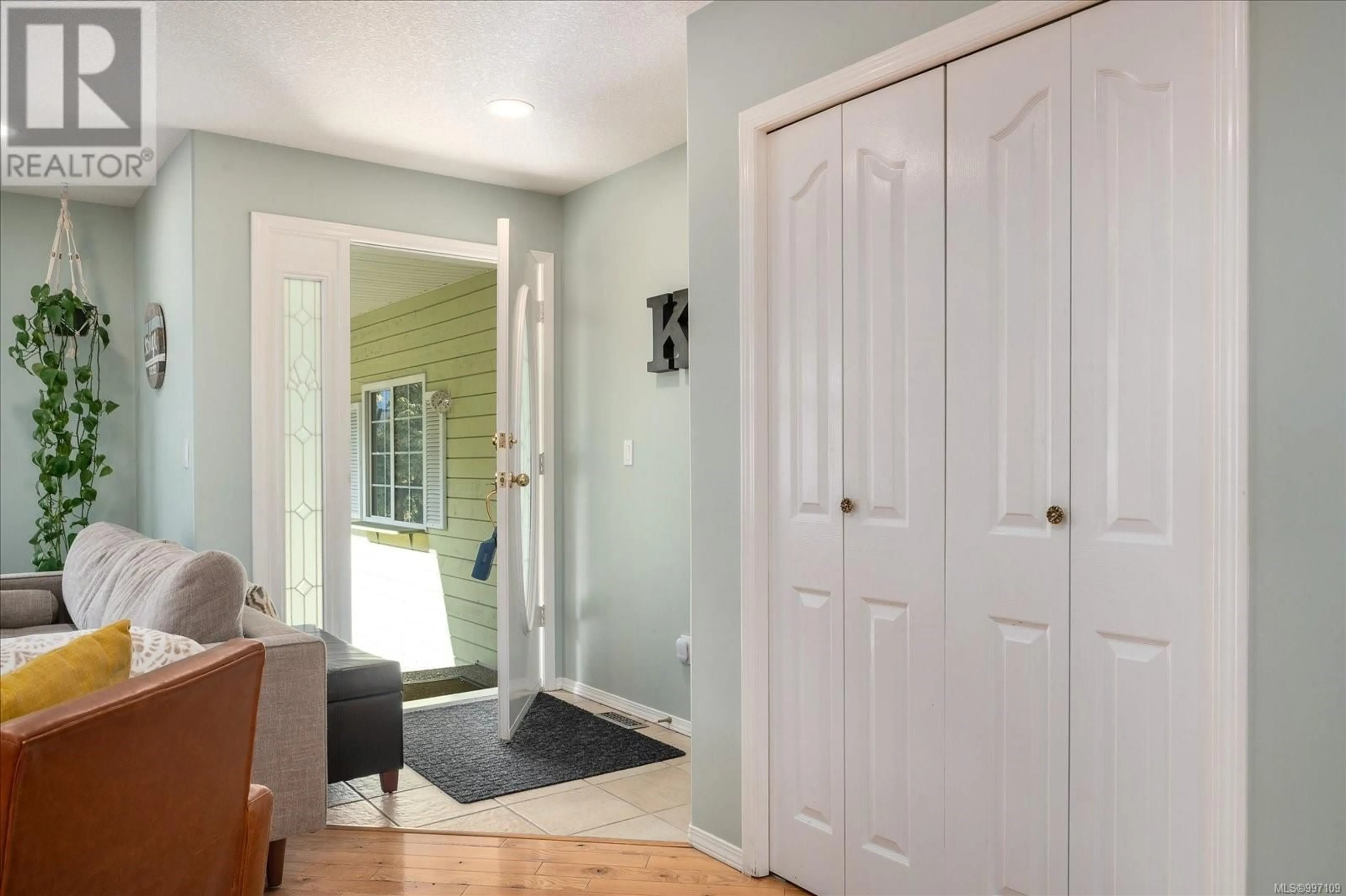 Indoor entryway for 6048 SHANDA PLACE, Nanaimo British Columbia V9T6C3