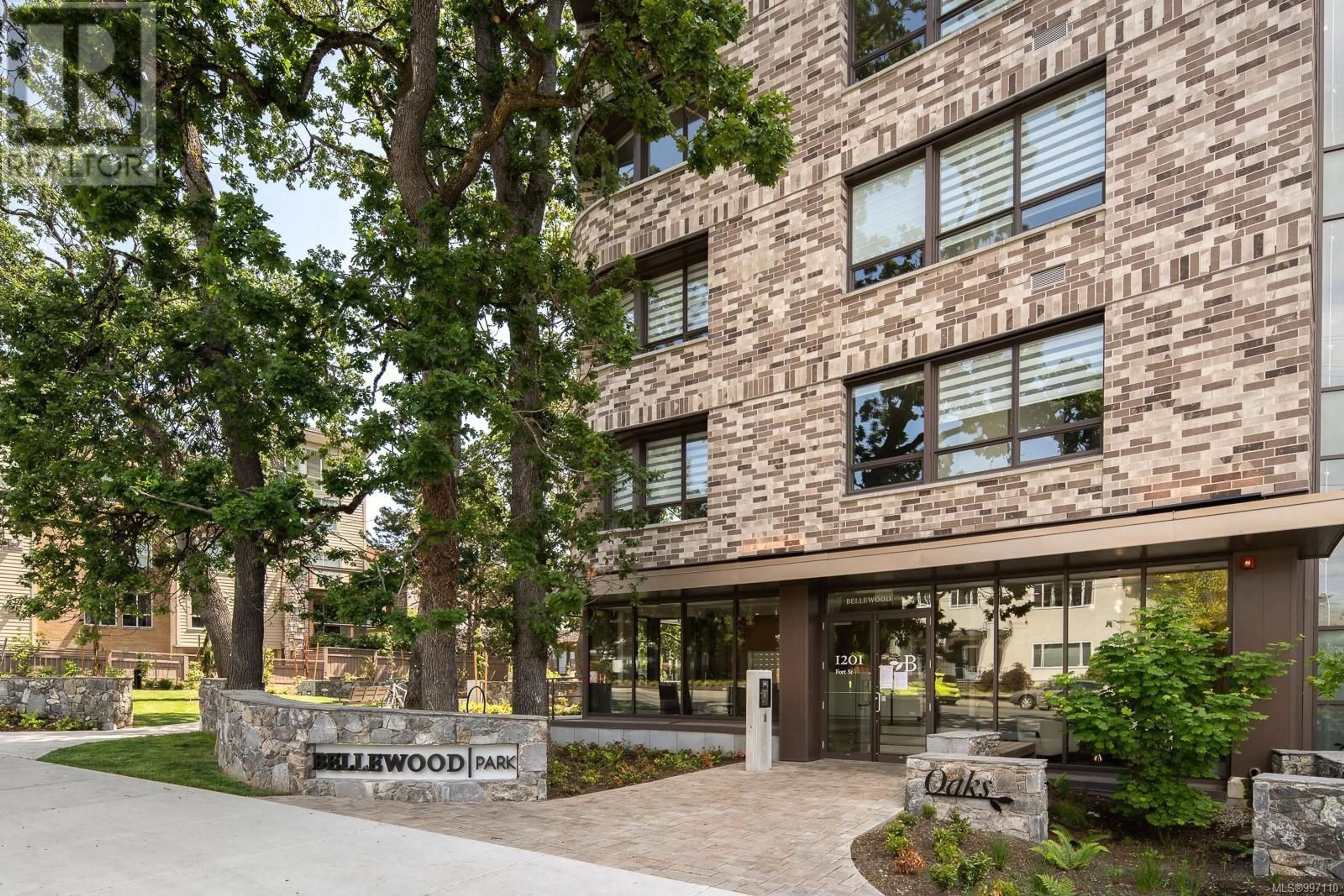 Home with brick exterior material, unknown for 101 - 1201 FORT STREET, Victoria British Columbia V8V3L1
