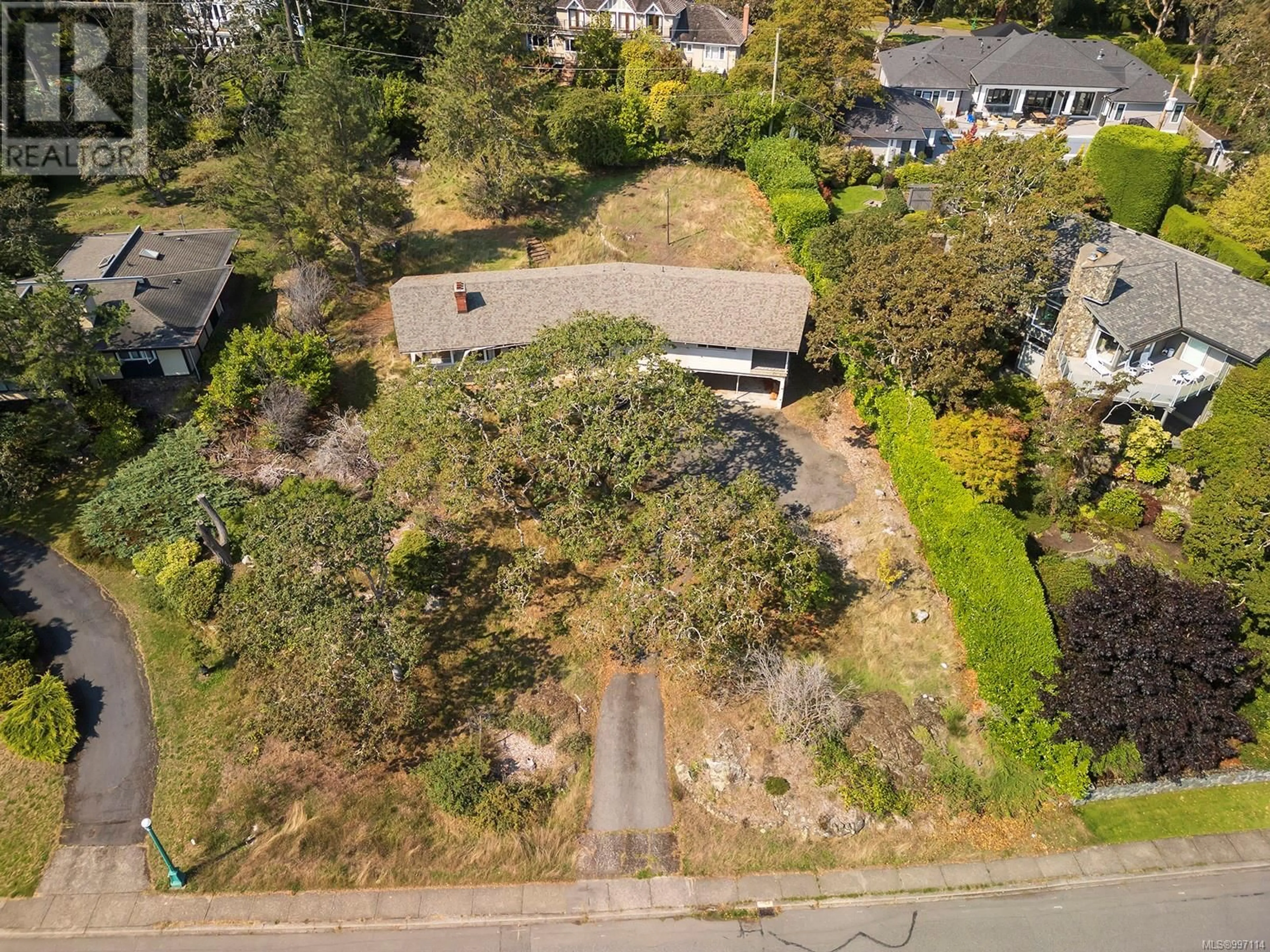 A pic from outside/outdoor area/front of a property/back of a property/a pic from drone, street for 3240 NORFOLK ROAD, Oak Bay British Columbia V8R6H4