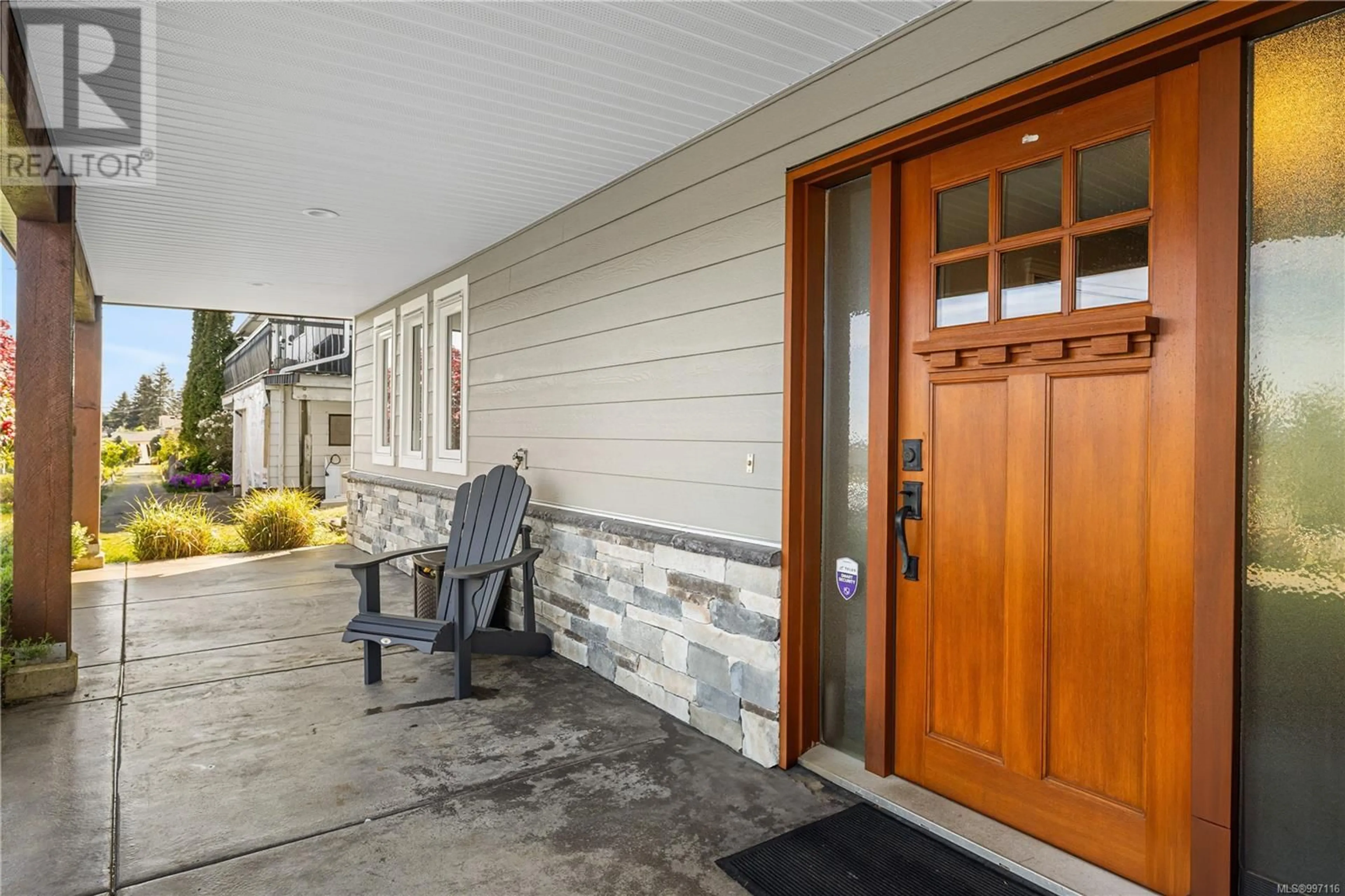 Indoor entryway for 874 GALERNO ROAD, Campbell River British Columbia V9W5J4