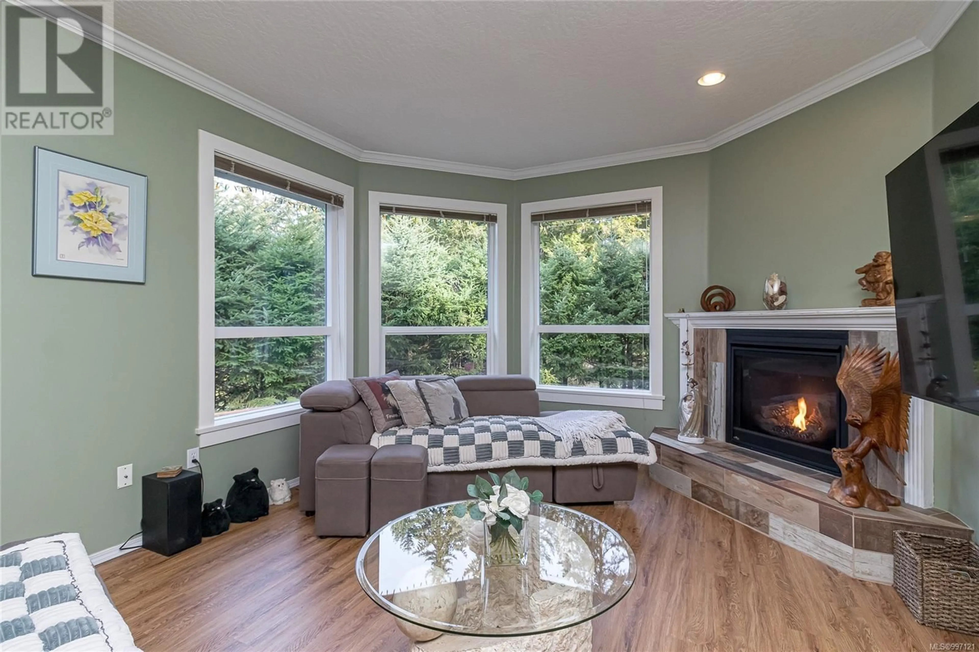 Living room with furniture, wood/laminate floor for 1520 GALLIER ROAD, Cobble Hill British Columbia V8H0A4