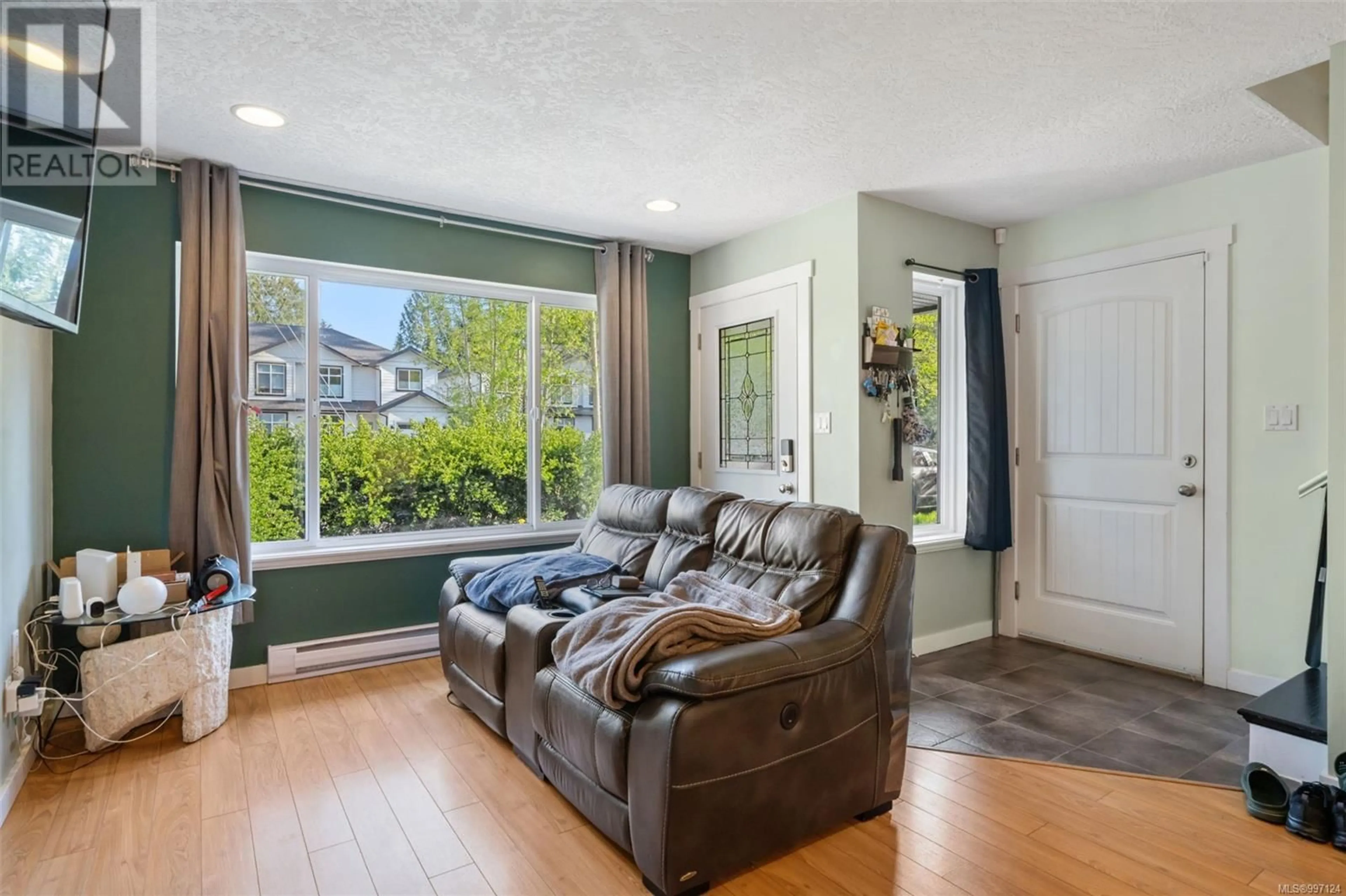 Living room with furniture, unknown for 6896 BEATON ROAD, Sooke British Columbia V9Z0M5