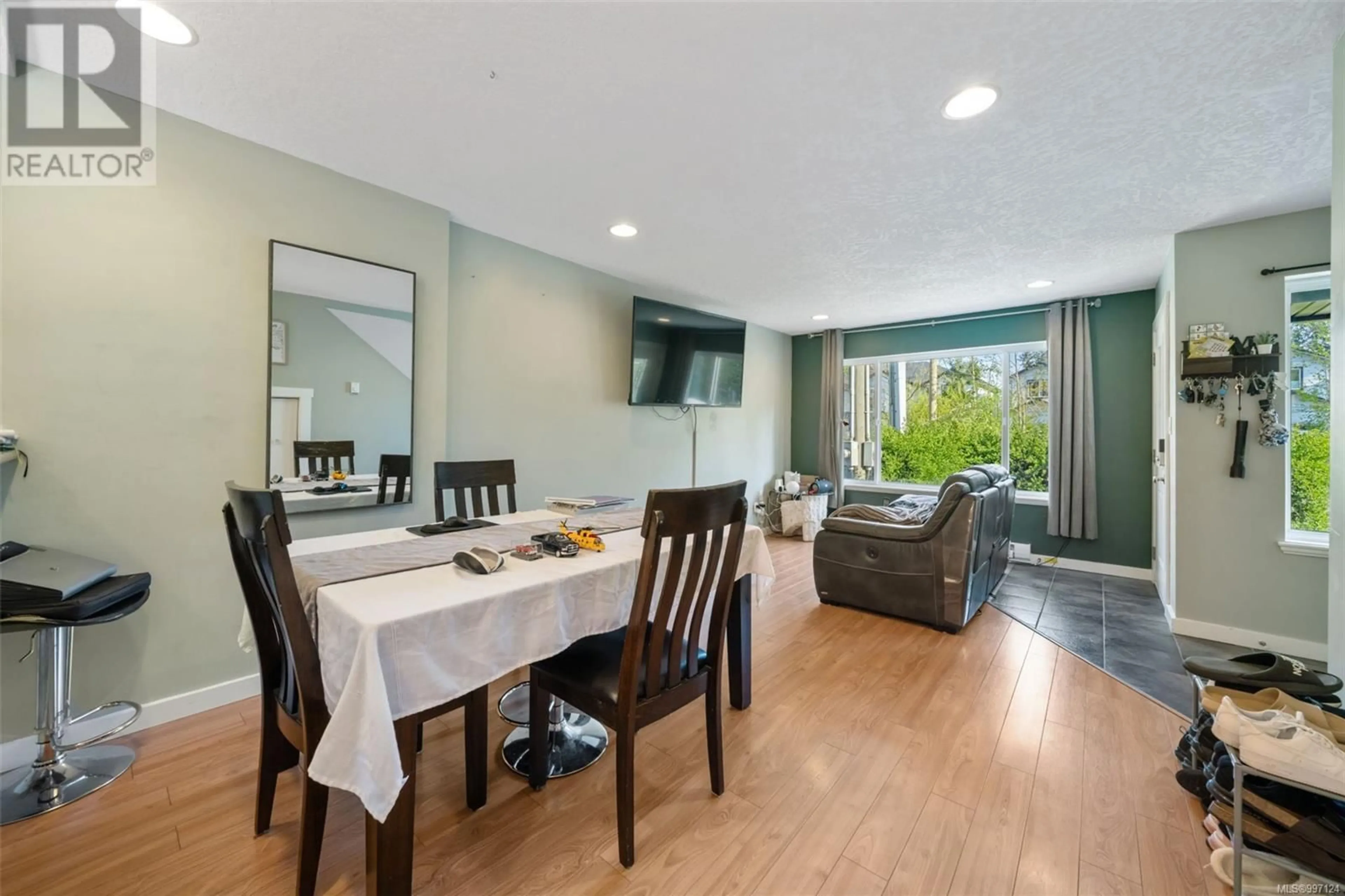 Dining room, wood/laminate floor for 6896 BEATON ROAD, Sooke British Columbia V9Z0M5