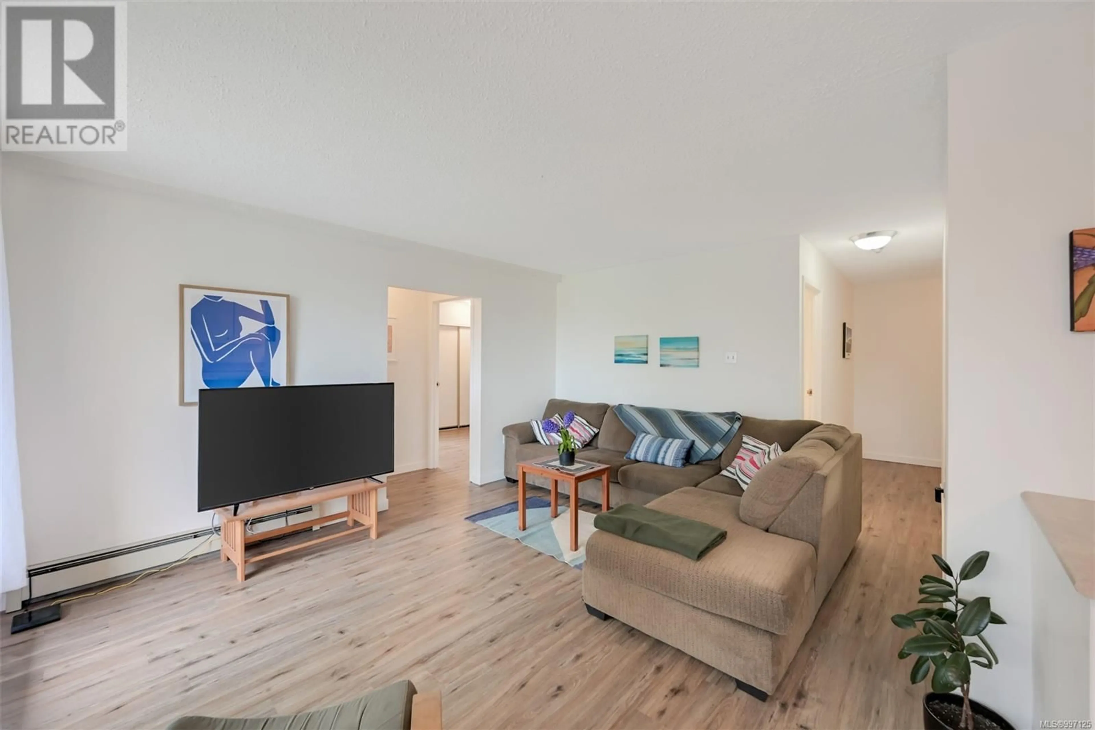 Living room with furniture, wood/laminate floor for 410 - 1745 LEIGHTON ROAD, Victoria British Columbia V8R6R6