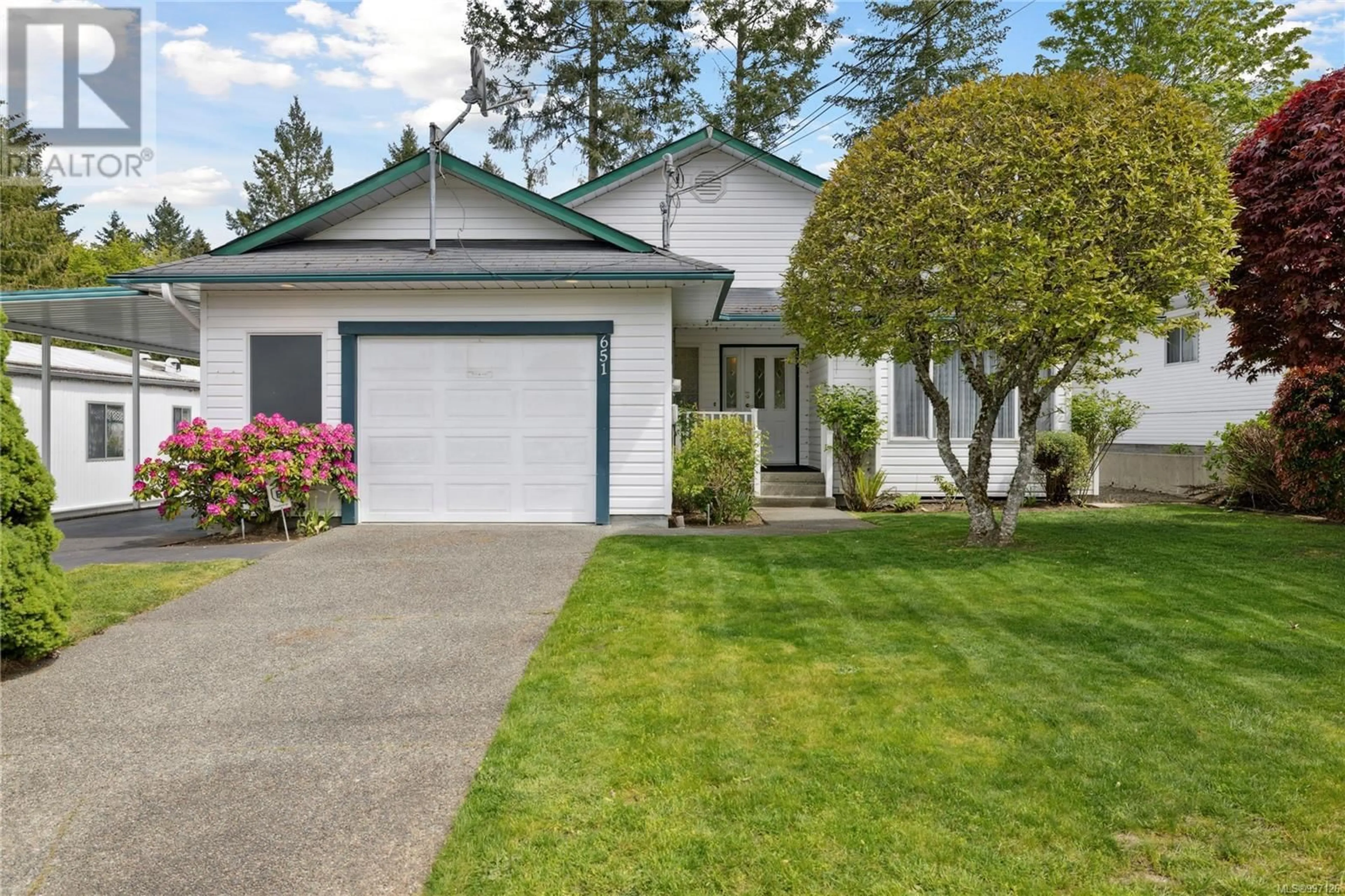 Home with vinyl exterior material, street for 651 ALDERWOOD DRIVE, Ladysmith British Columbia V9G1R5