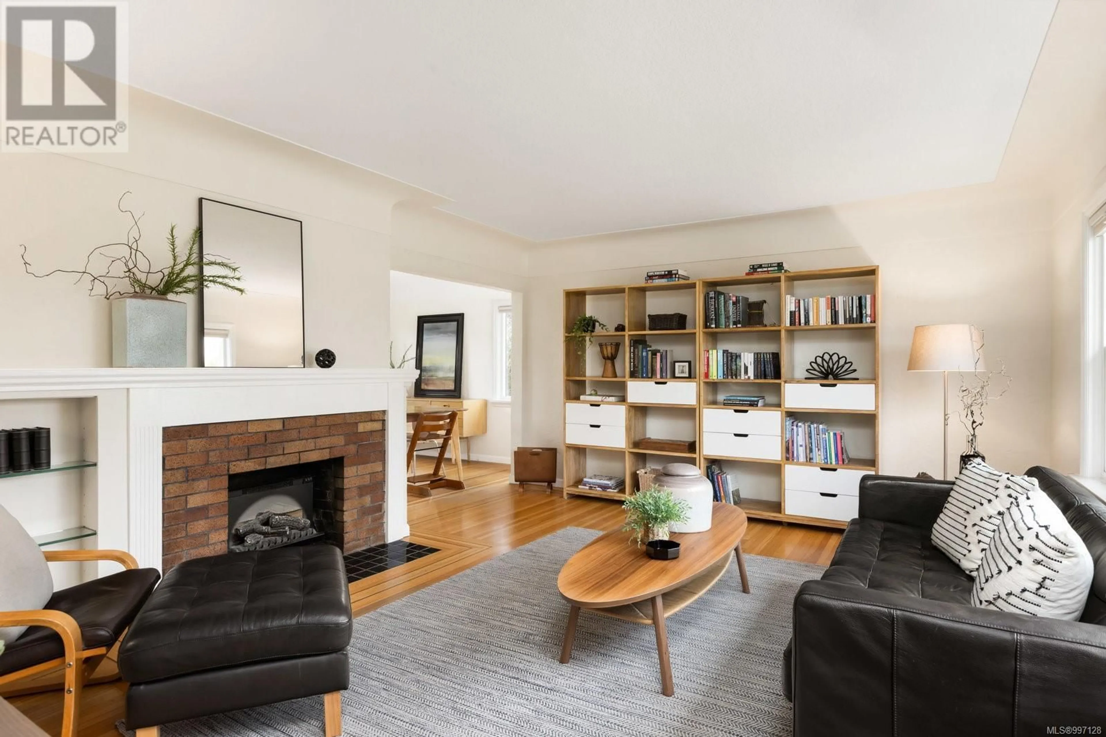 Living room with furniture, wood/laminate floor for 2627 DUNLEVY STREET, Oak Bay British Columbia V8R5Z3