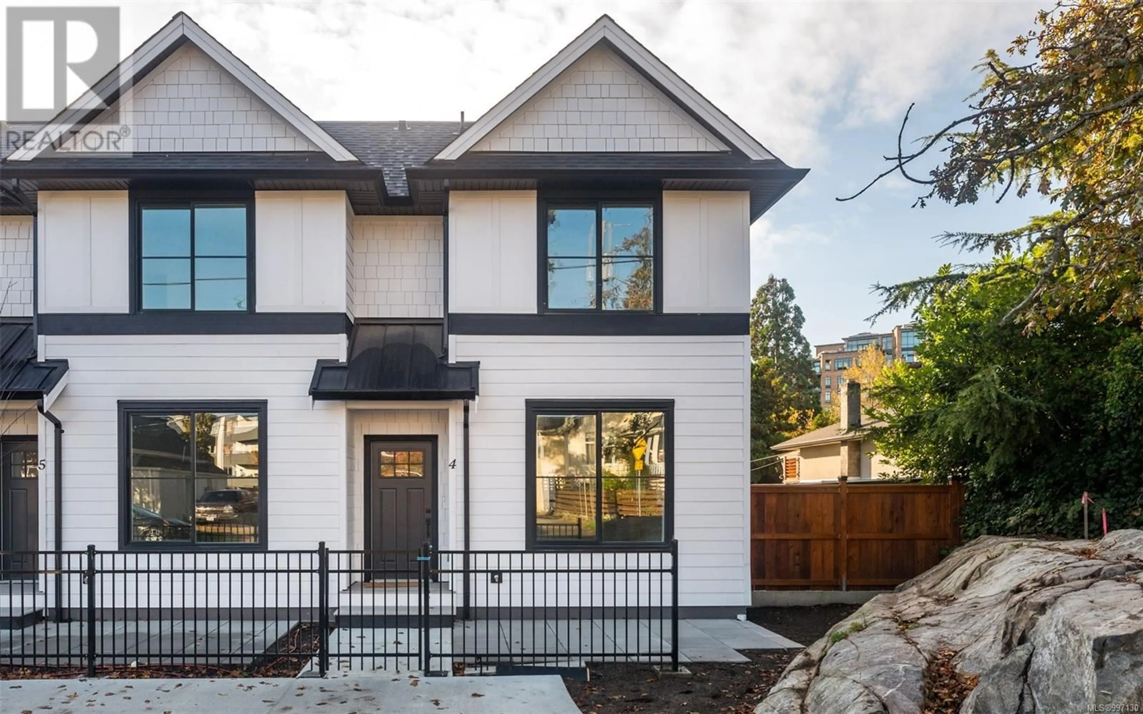 Home with brick exterior material, street for 4 - 820 DUNSMUIR ROAD, Esquimalt British Columbia V9A5B7