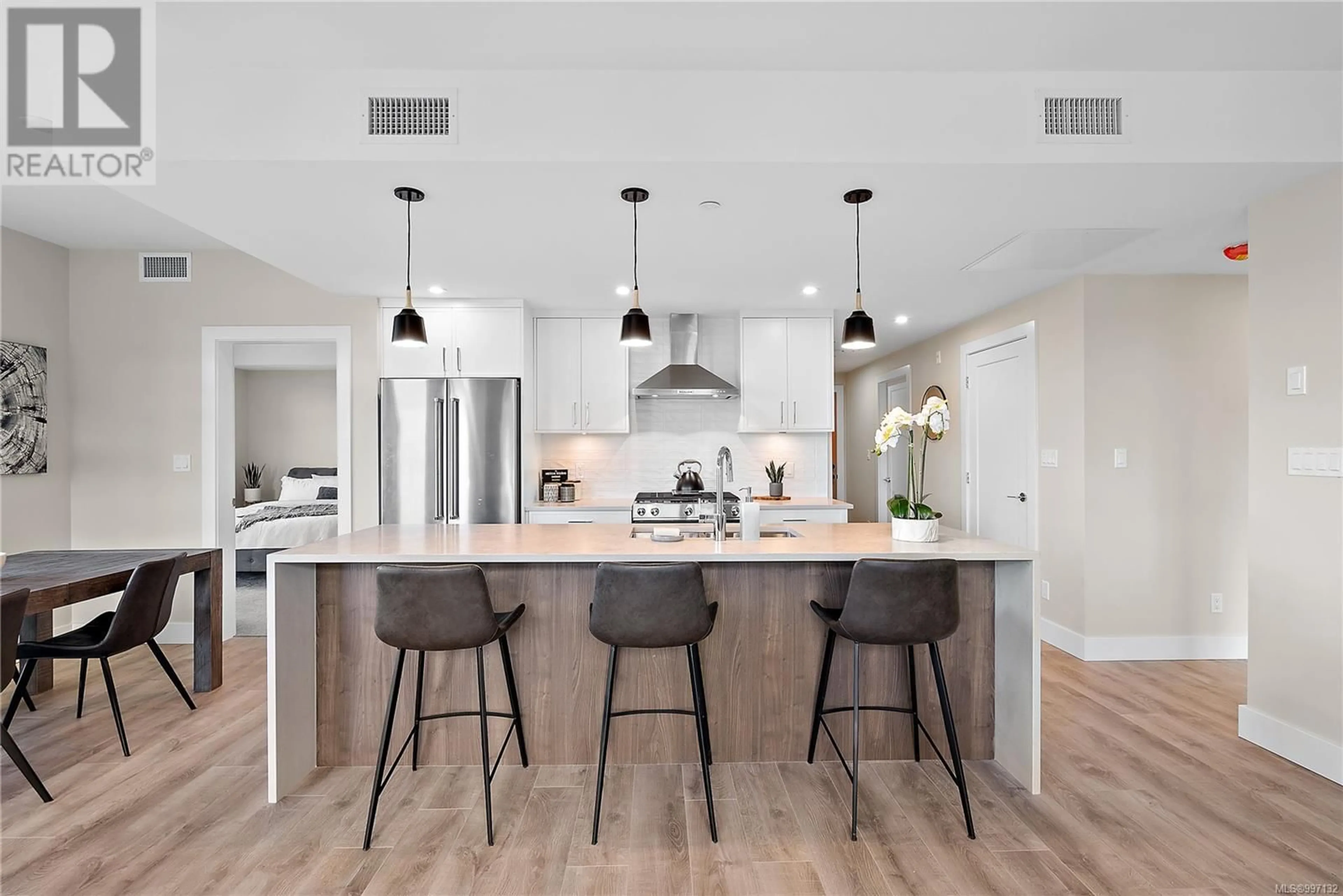 Contemporary kitchen, unknown for 604 - 2520 HACKETT CRESCENT, Central Saanich British Columbia V8M0B9