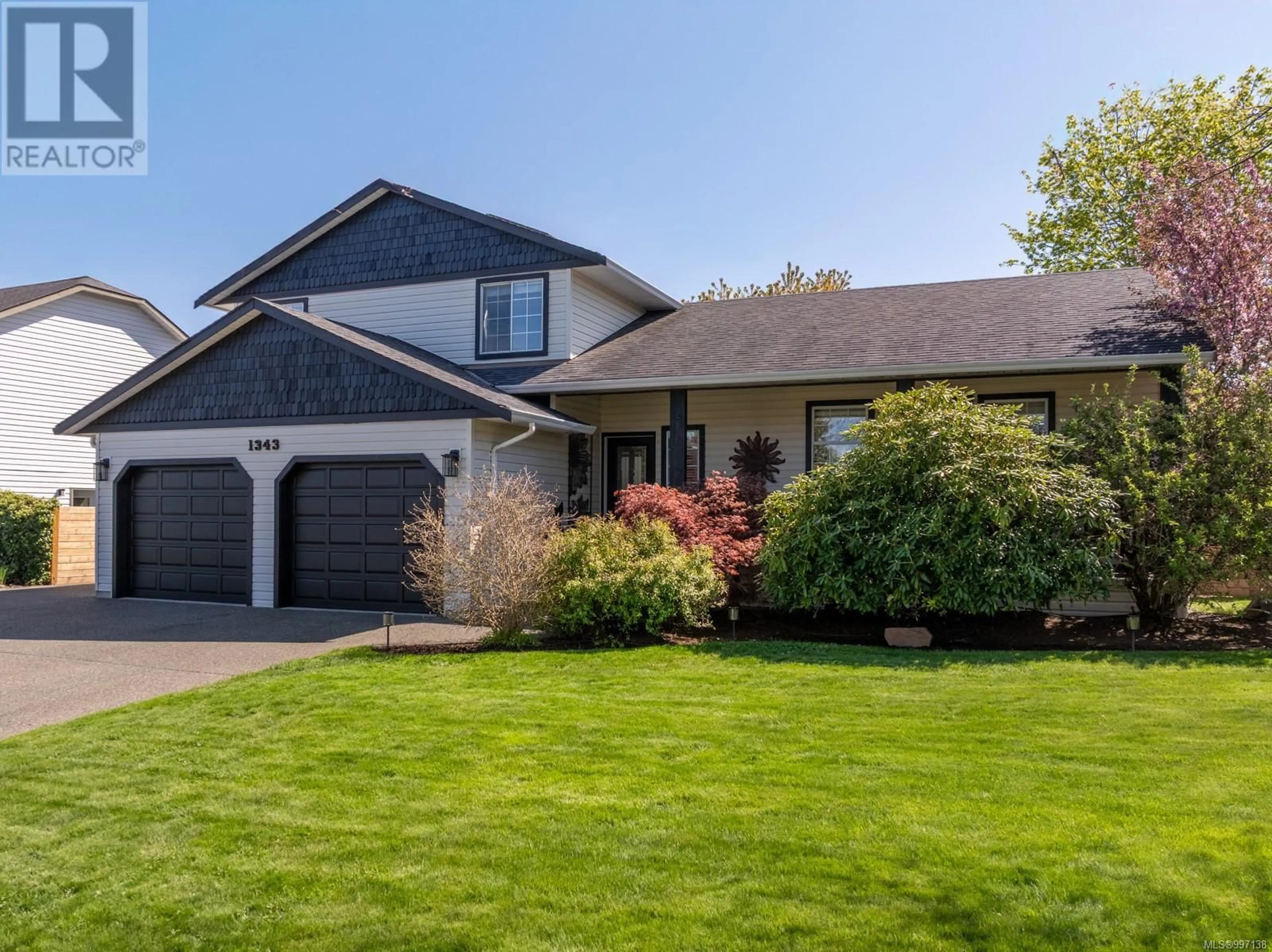 Home with vinyl exterior material, street for 1343 OCEAN VIEW AVENUE, Comox British Columbia V9M3R2