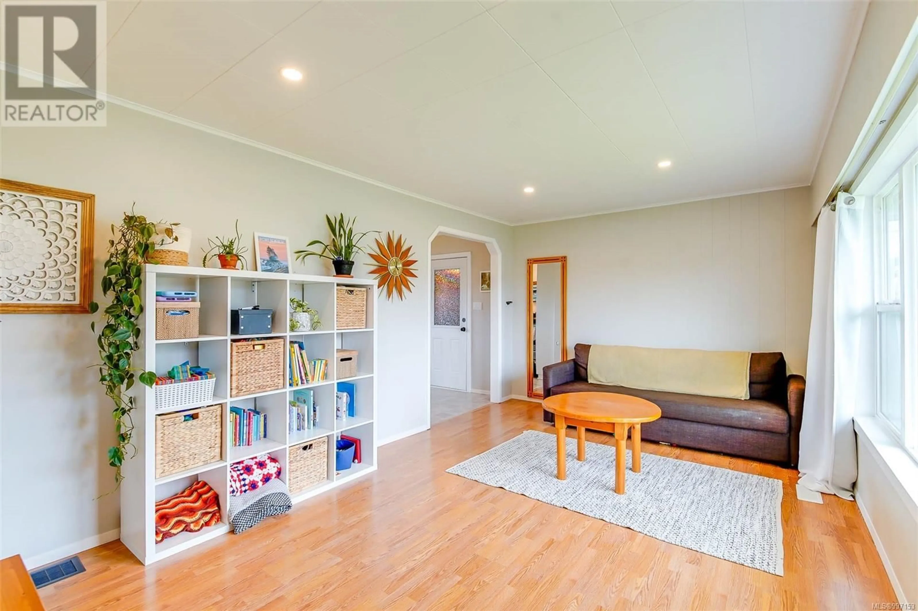 Living room with furniture, wood/laminate floor for 4486 8TH AVENUE, Port Alberni British Columbia V9Y4S7