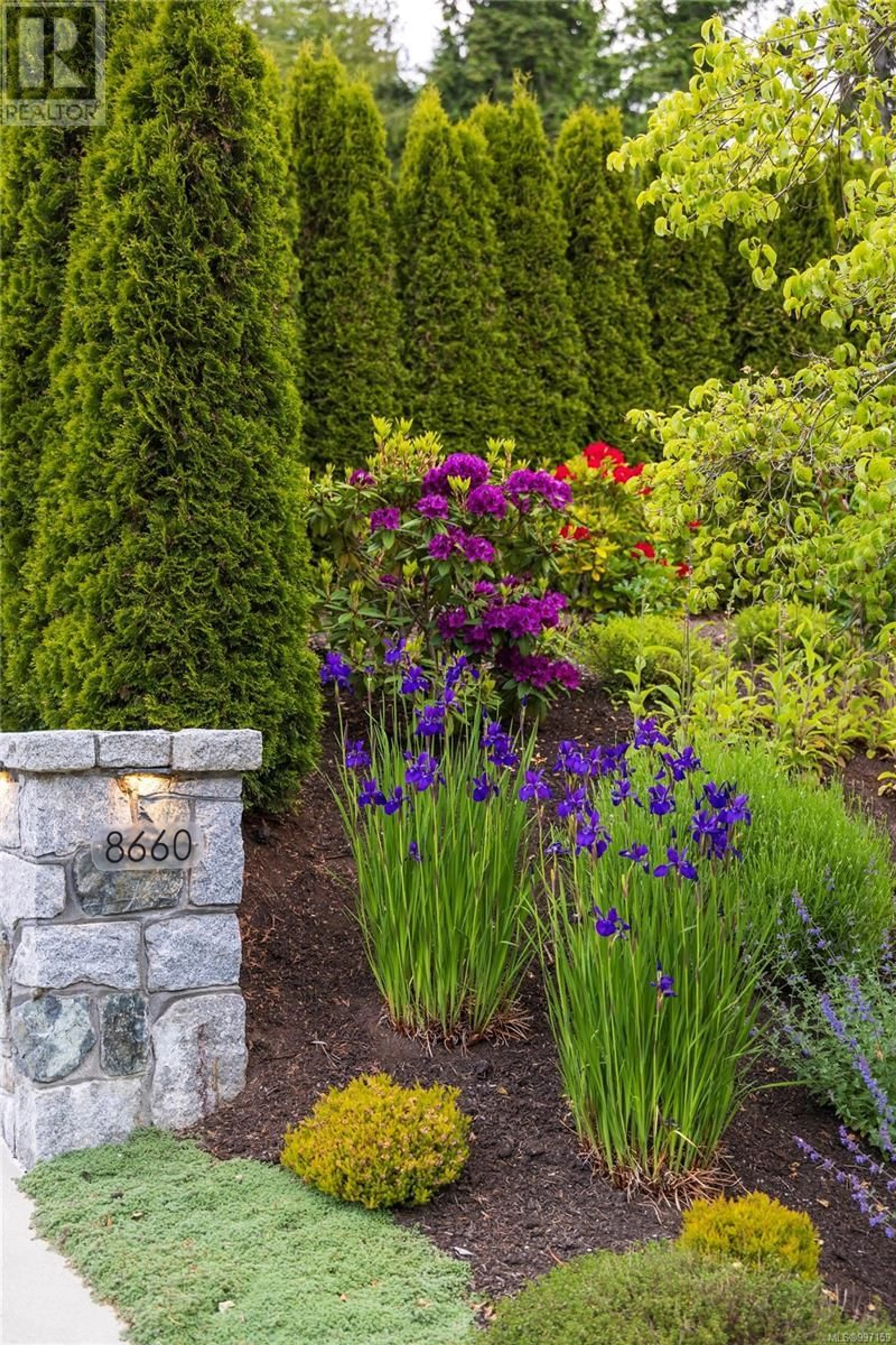 Patio, street for 8660 RICHLAND PLACE, North Saanich British Columbia V8L5E3