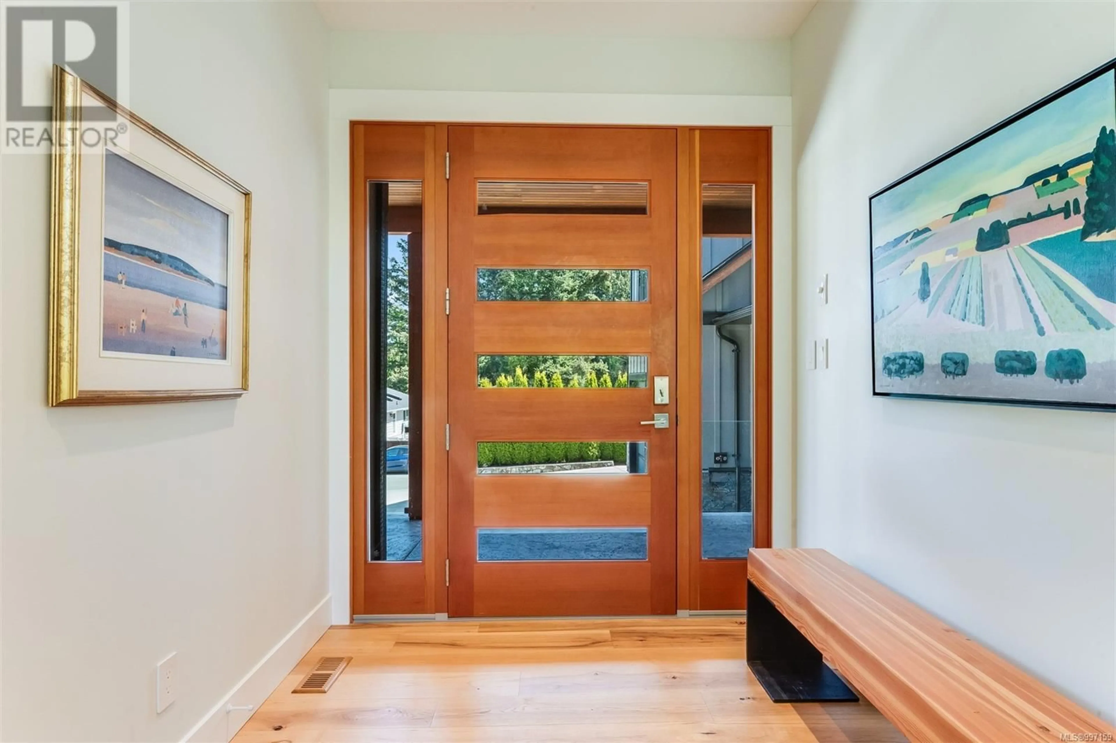 Indoor entryway for 8660 RICHLAND PLACE, North Saanich British Columbia V8L5E3