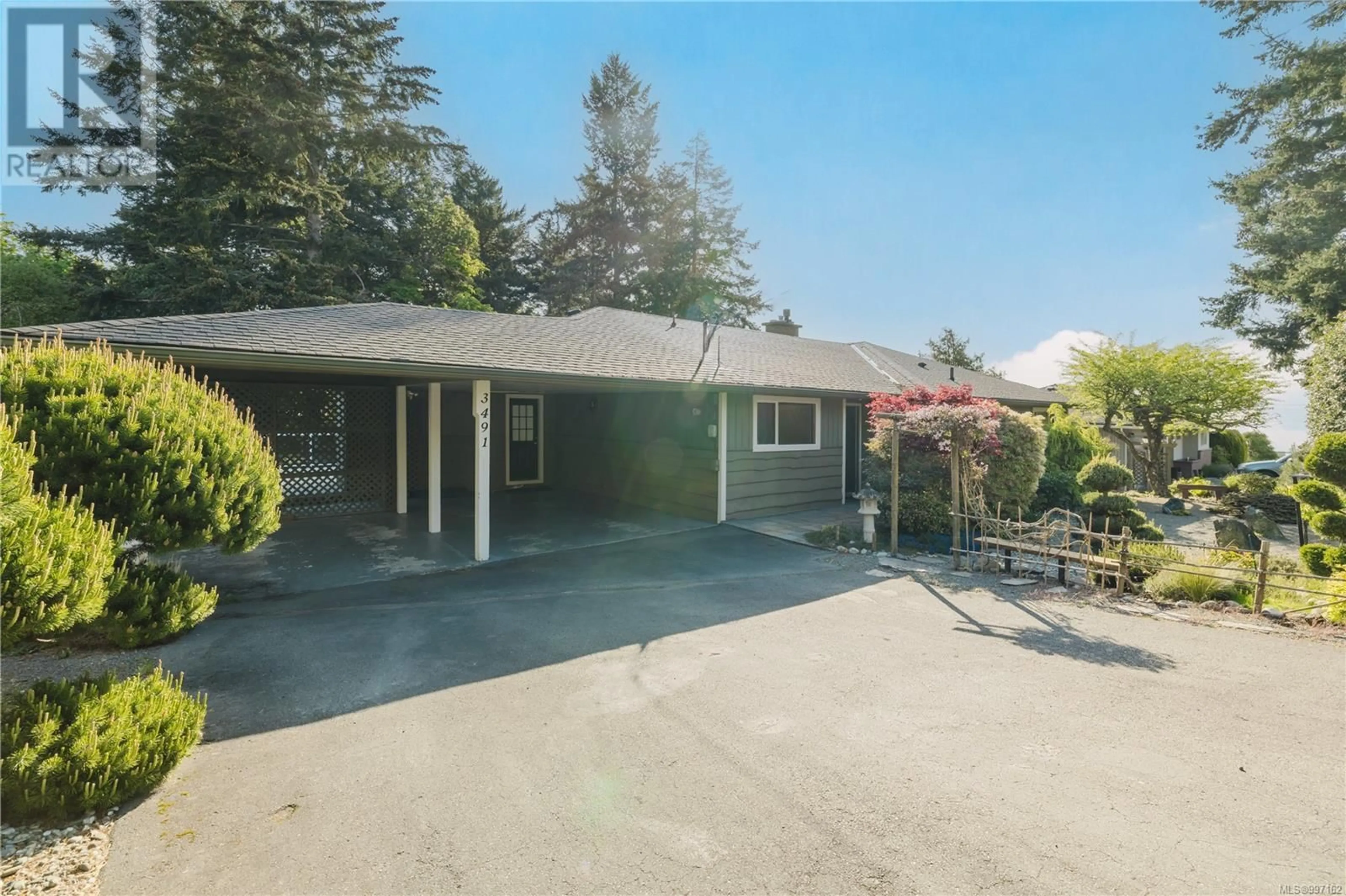 A pic from outside/outdoor area/front of a property/back of a property/a pic from drone, street for 3491 ALOHA AVENUE, Colwood British Columbia V9C1X9
