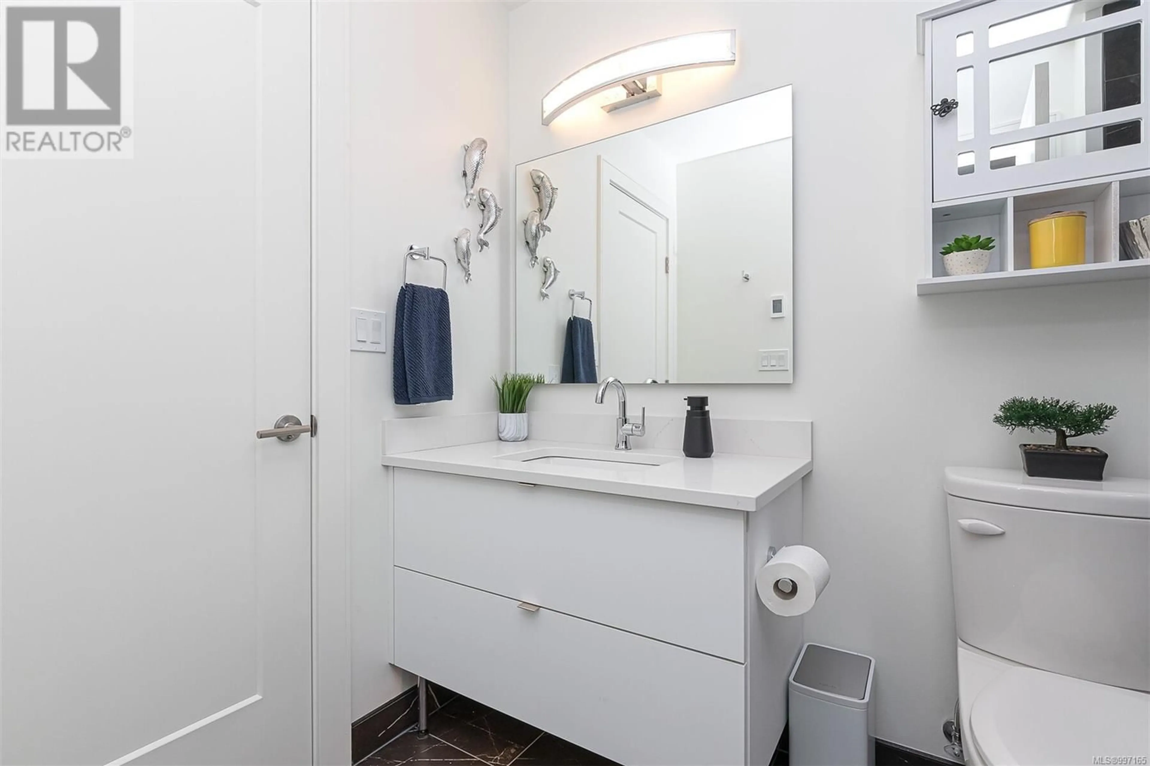 Standard bathroom, ceramic/tile floor for 610 - 1628 STORE STREET, Victoria British Columbia V8W3K3