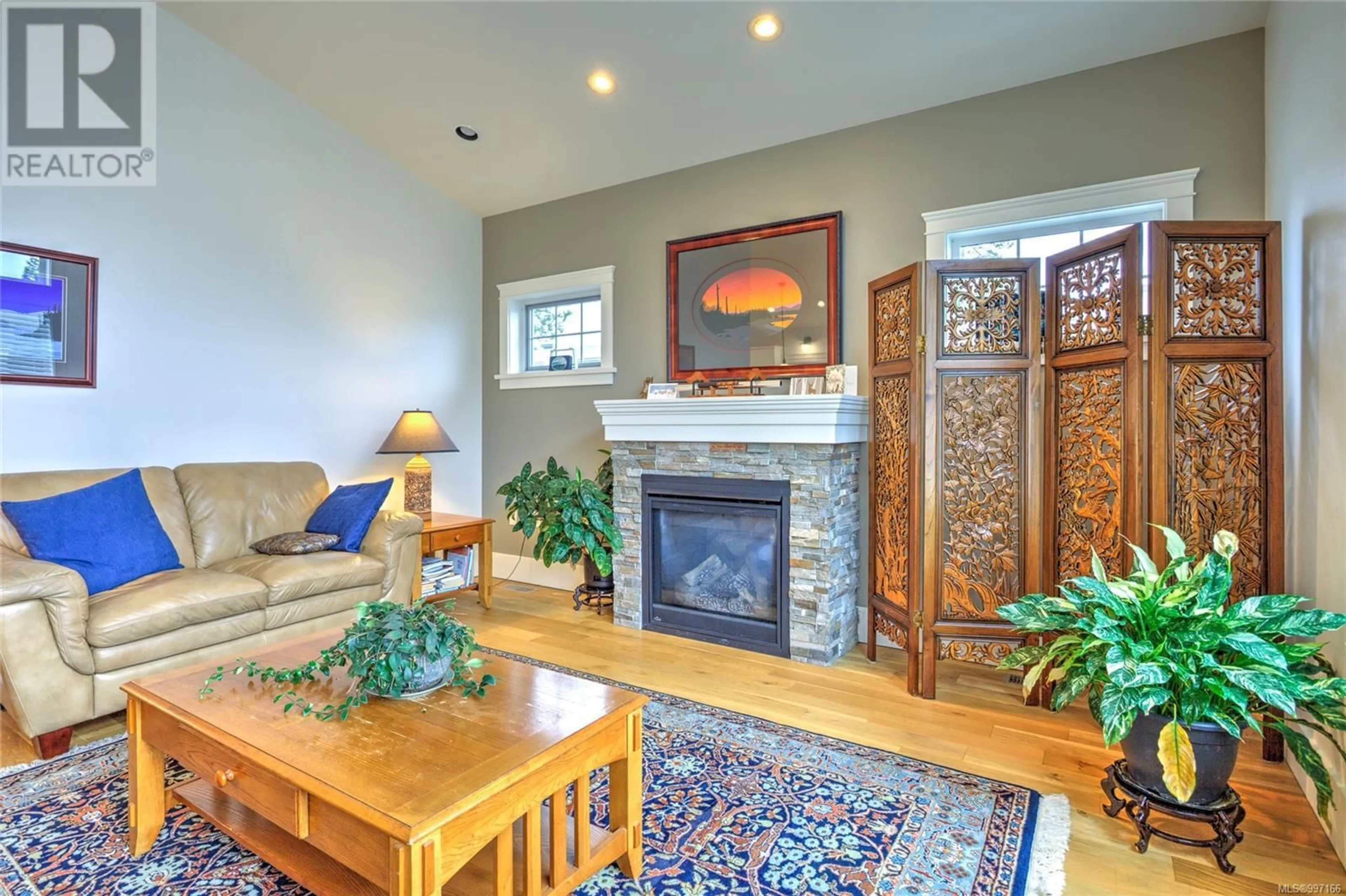 Living room with furniture, unknown for 190 VILLAGE WAY, Duncan British Columbia V9L0G6