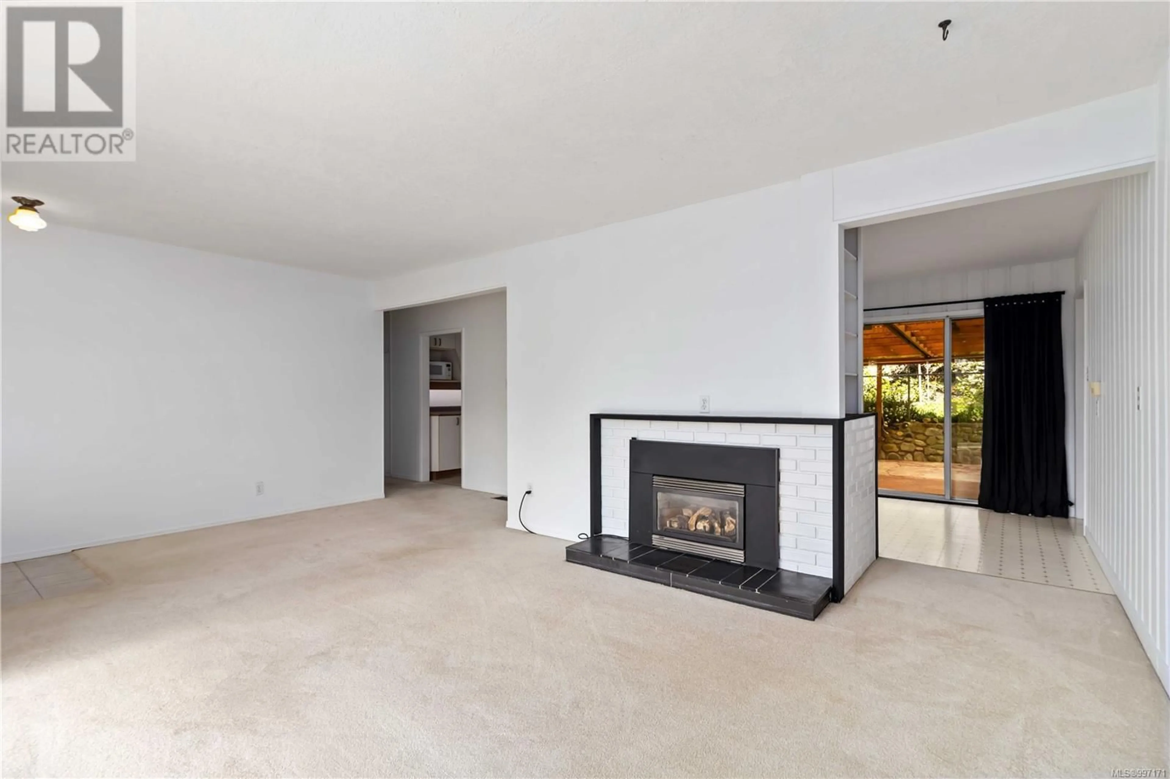 Unknown for 3318 ROLSTON CRESCENT, Saanich British Columbia V8Z4N8