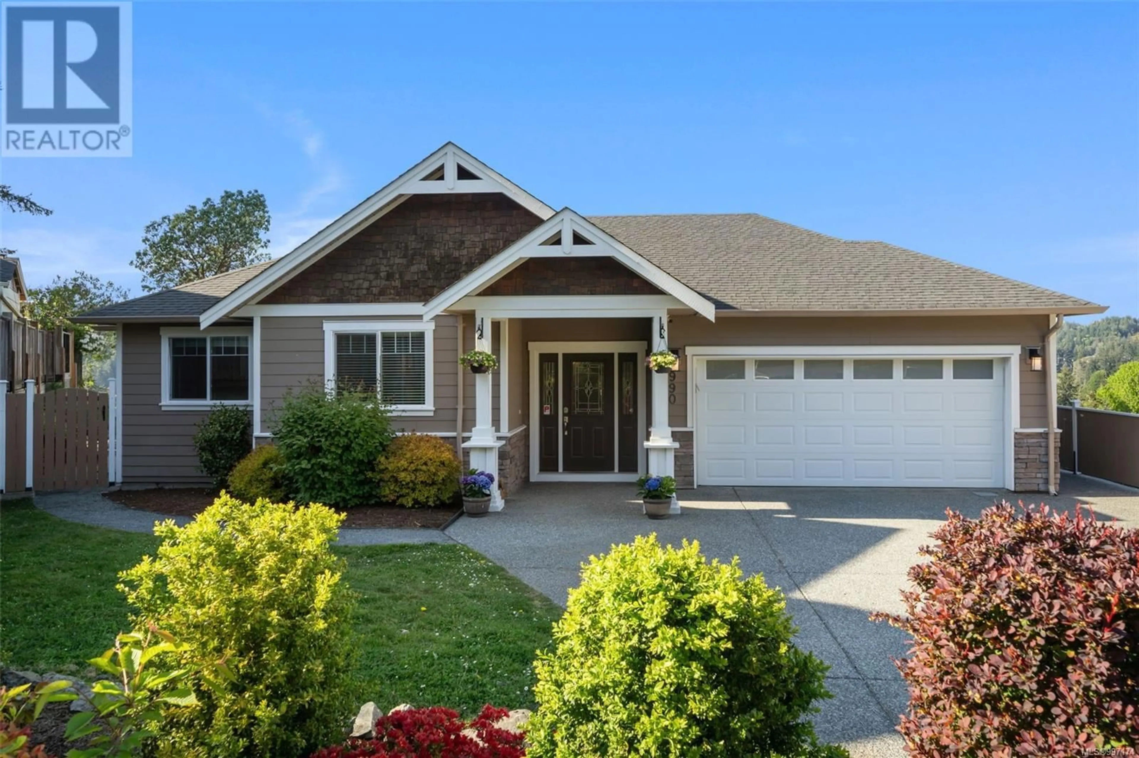 Home with vinyl exterior material, street for 990 MOSS RIDGE CLOSE, Langford British Columbia V9C4M8