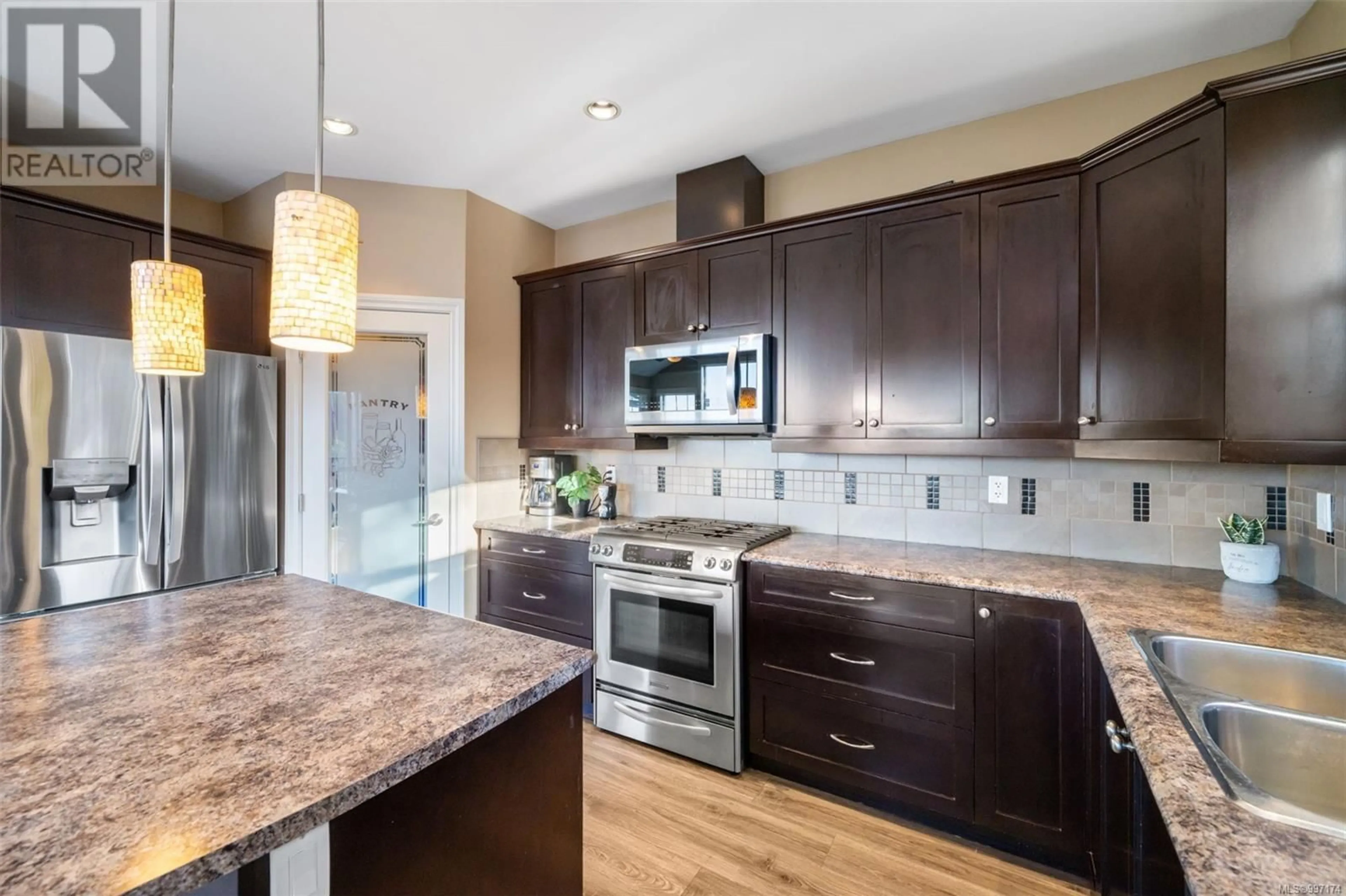 Open concept kitchen, unknown for 990 MOSS RIDGE CLOSE, Langford British Columbia V9C4M8