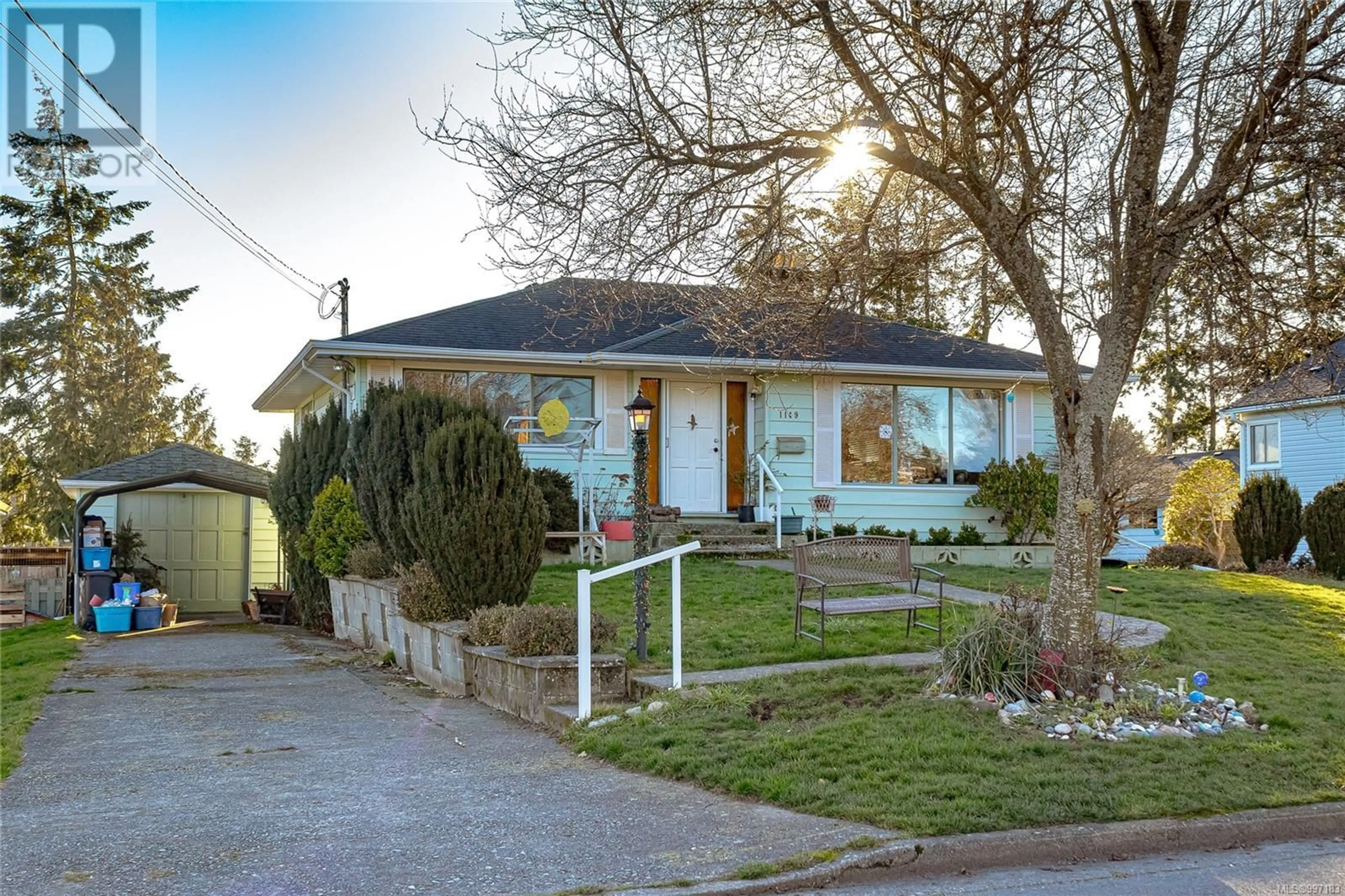 Home with brick exterior material, street for 1149 BEWDLEY AVENUE, Esquimalt British Columbia V5A5N2