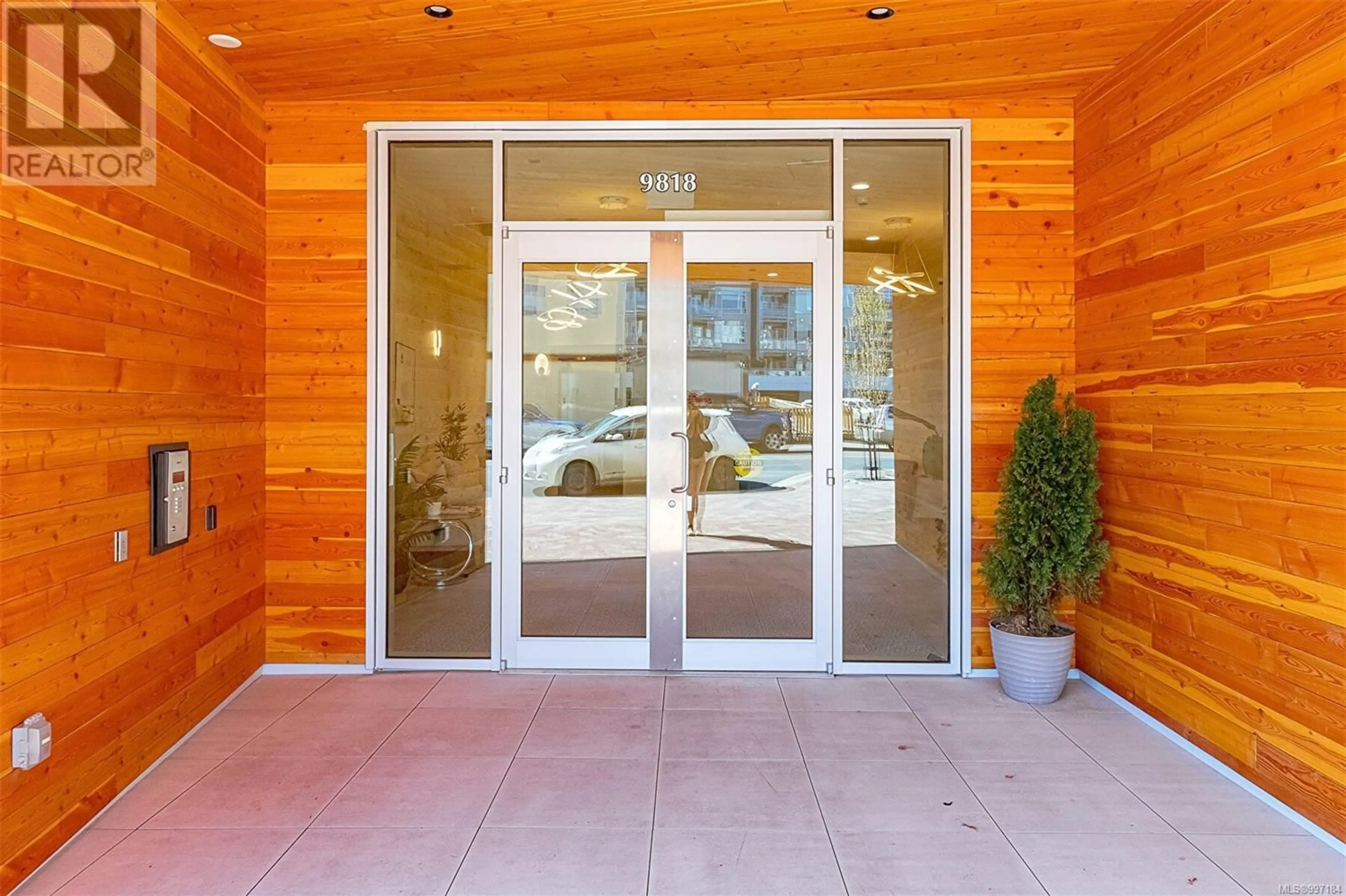 Unknown for 203 - 9818 FOURTH STREET, Sidney British Columbia V8L2Z3