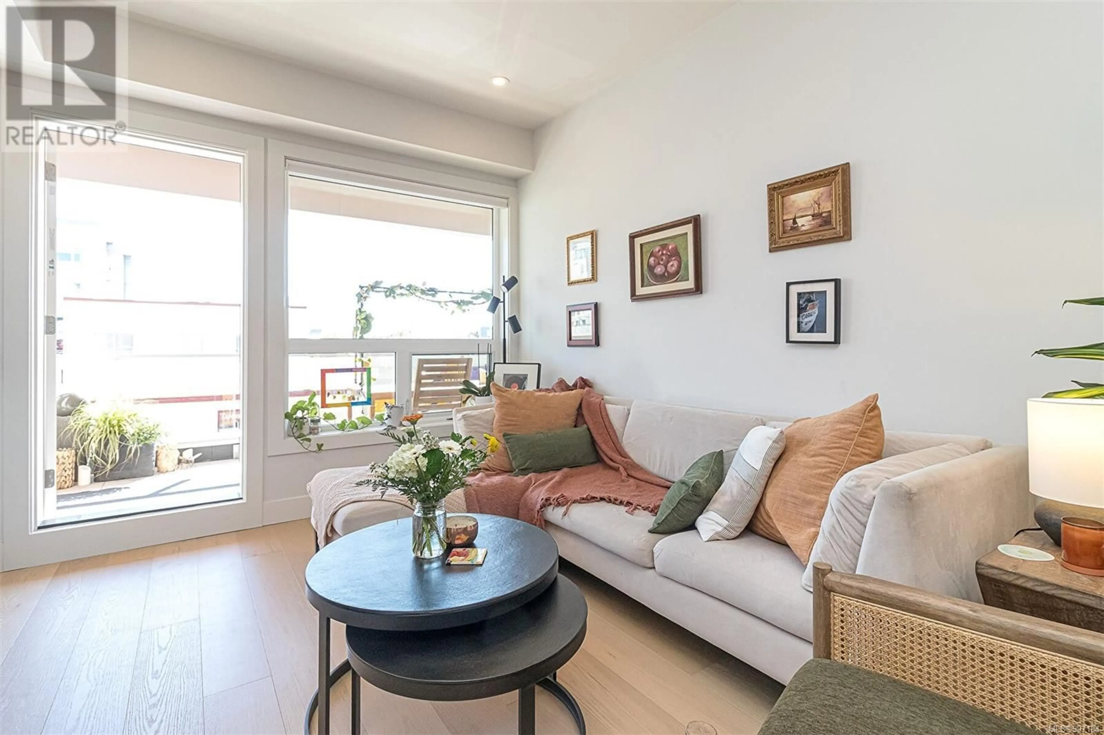 Living room with furniture, unknown for 203 - 9818 FOURTH STREET, Sidney British Columbia V8L2Z3