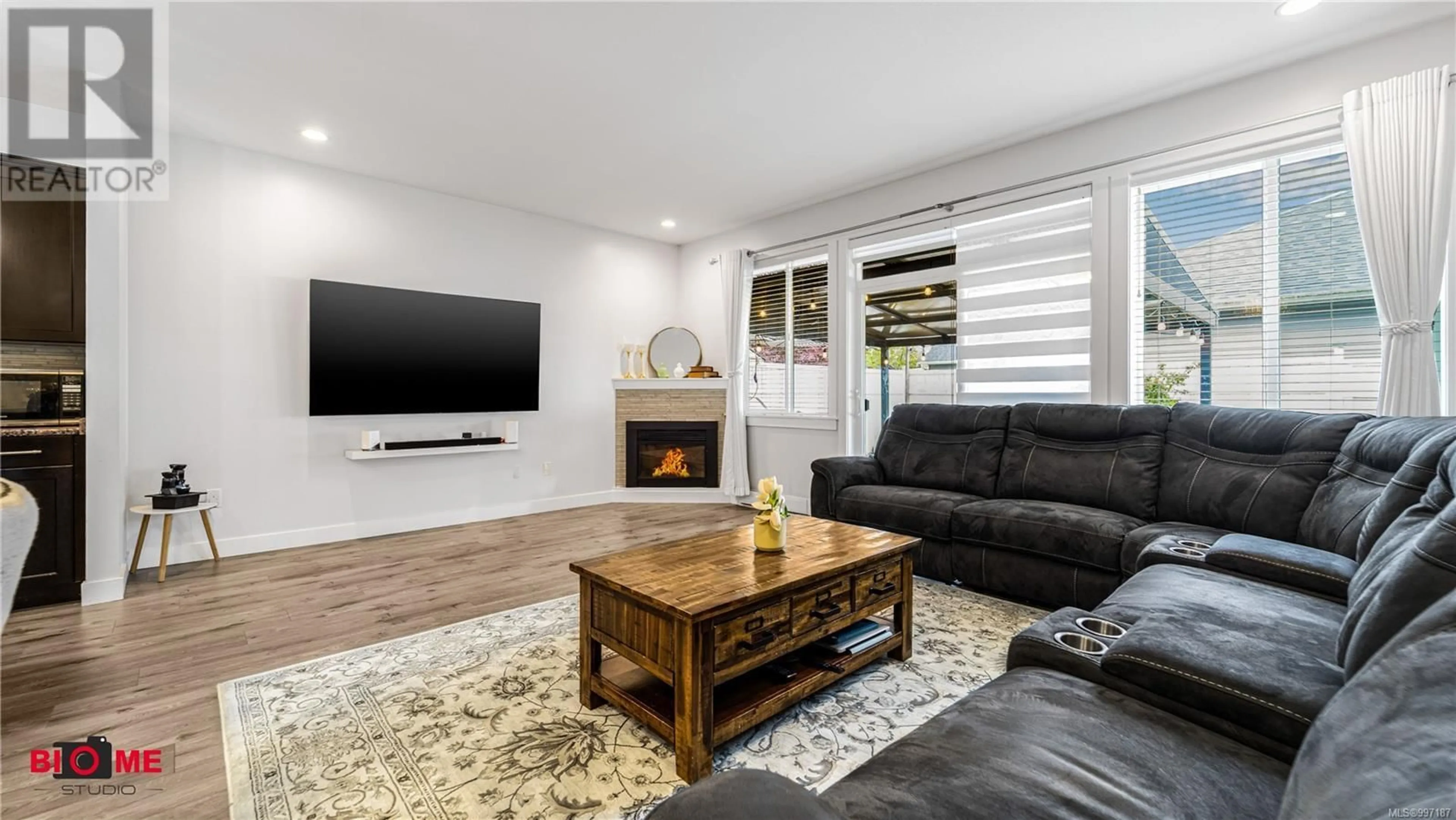 Living room with furniture, wood/laminate floor for 224 SILVER VALLEY ROAD, Nanaimo British Columbia V9S2N2