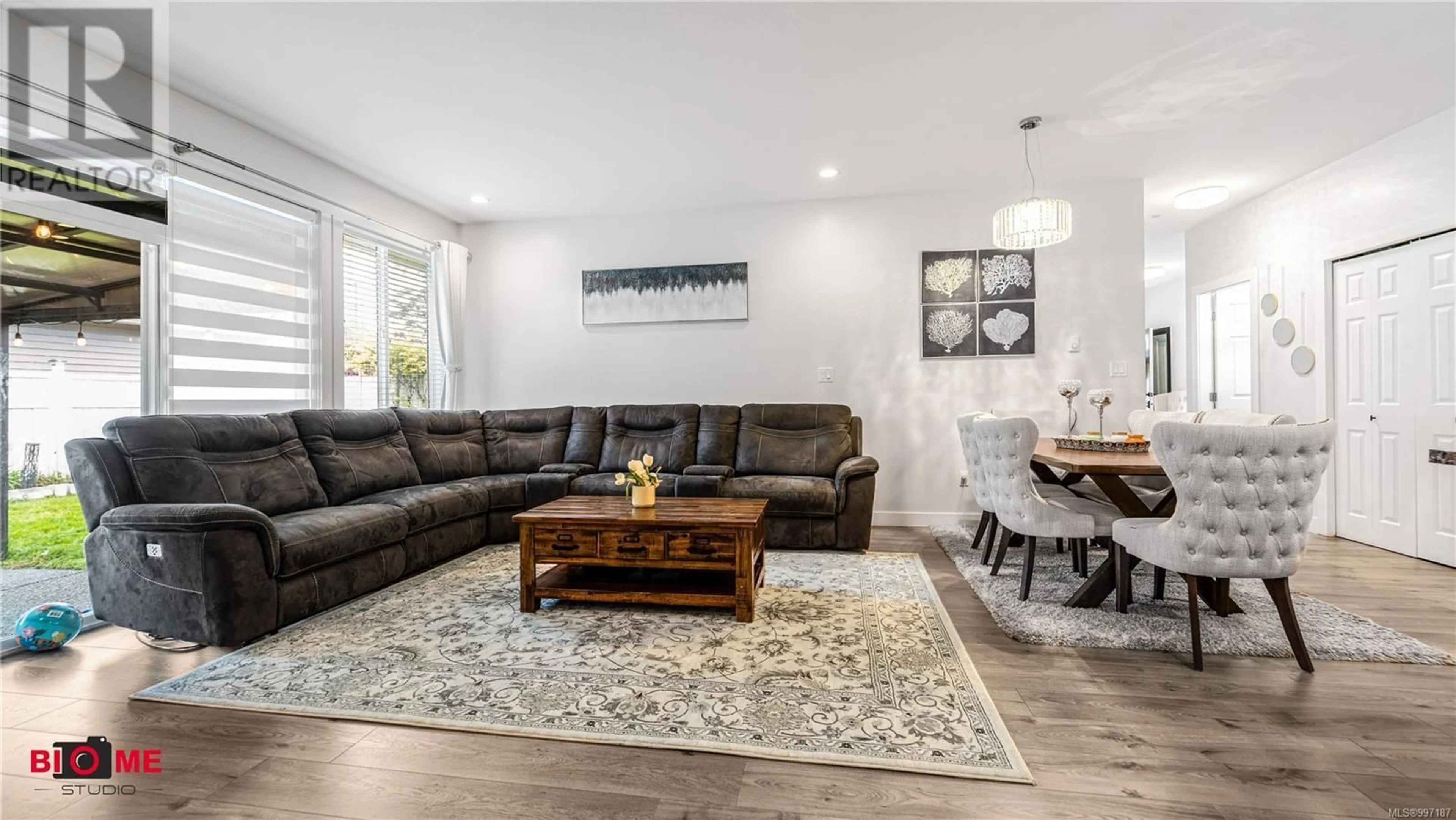 Living room with furniture, wood/laminate floor for 224 SILVER VALLEY ROAD, Nanaimo British Columbia V9S2N2