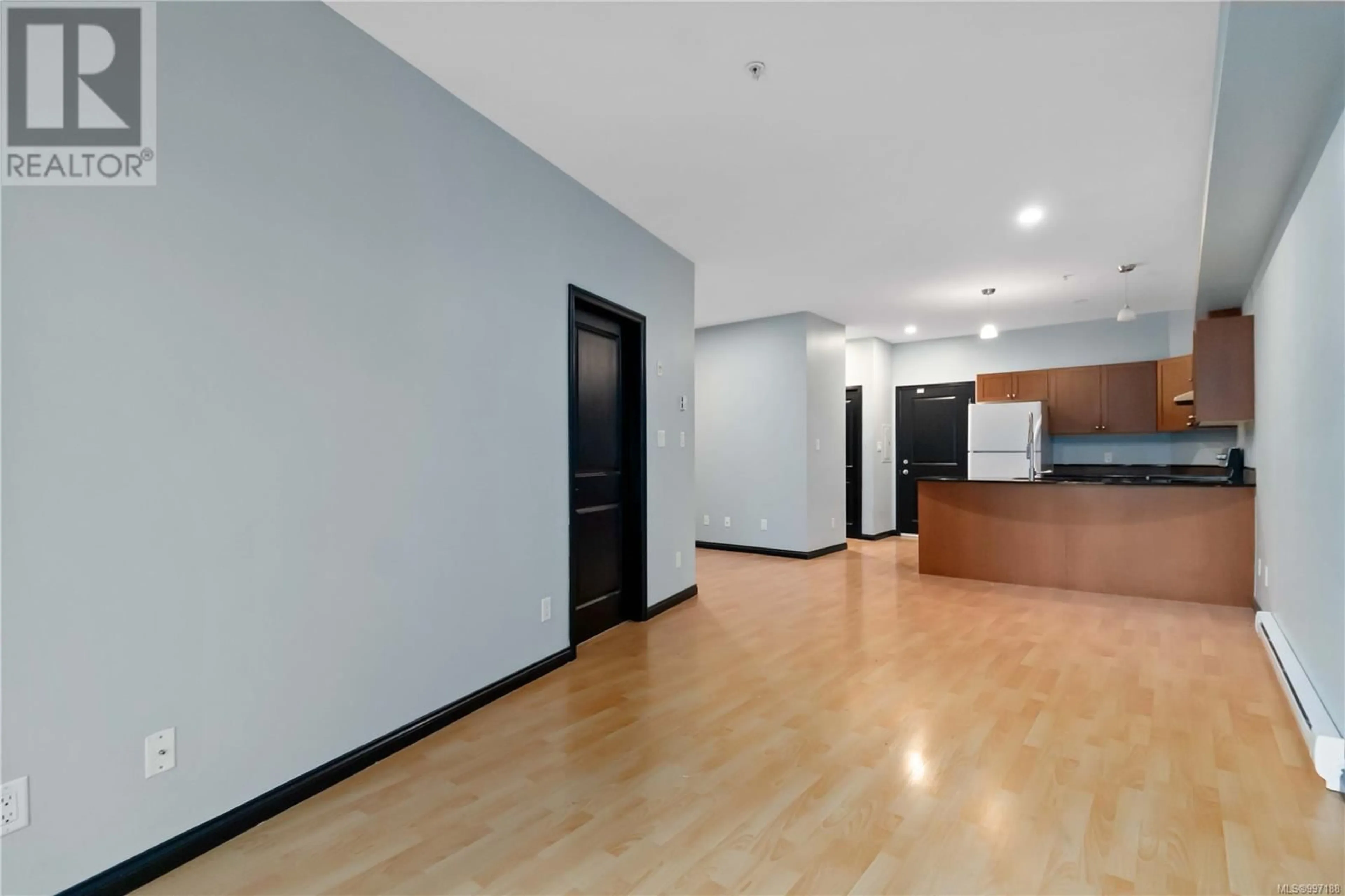 Indoor foyer for 303 - 821 GOLDSTREAM AVENUE, Langford British Columbia V9B2X8