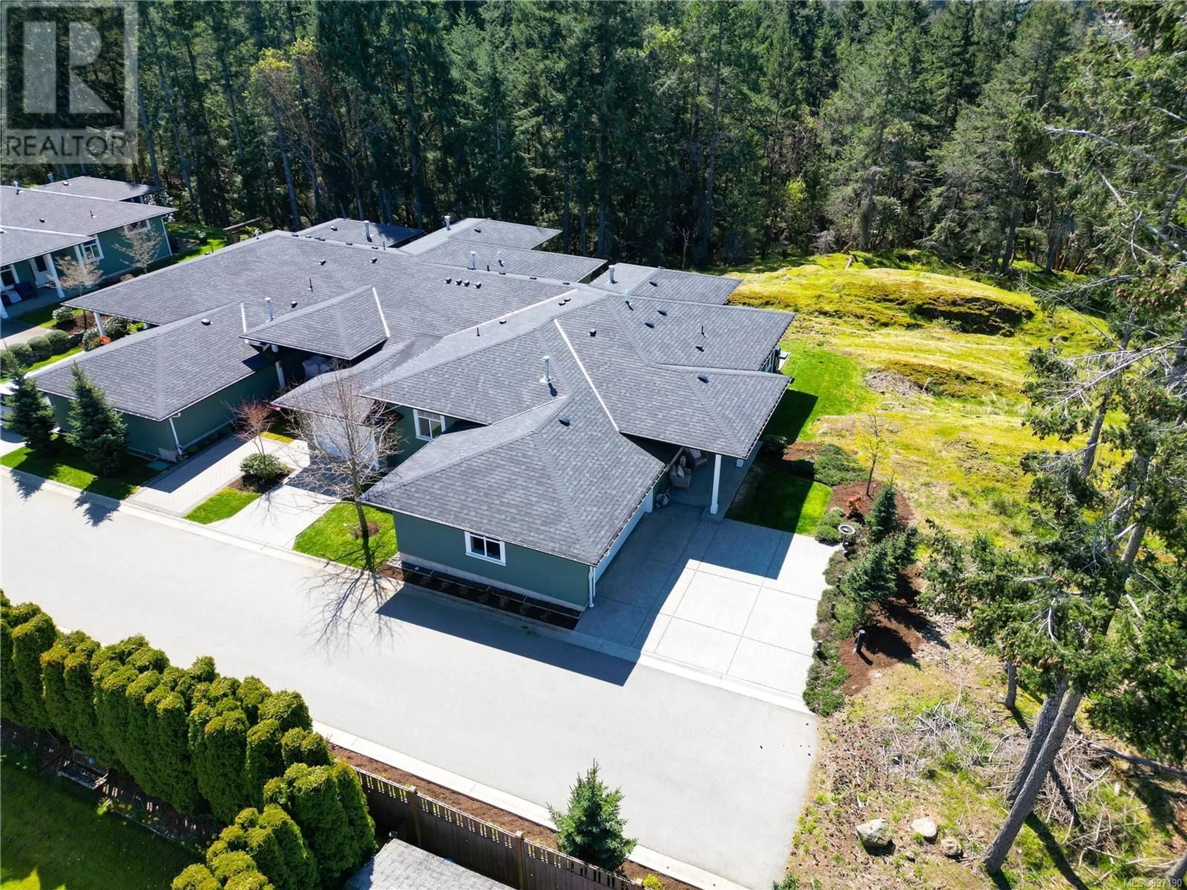 A pic from outside/outdoor area/front of a property/back of a property/a pic from drone, unknown for 5021 CURRIE PLACE, Nanaimo British Columbia V9V0B3