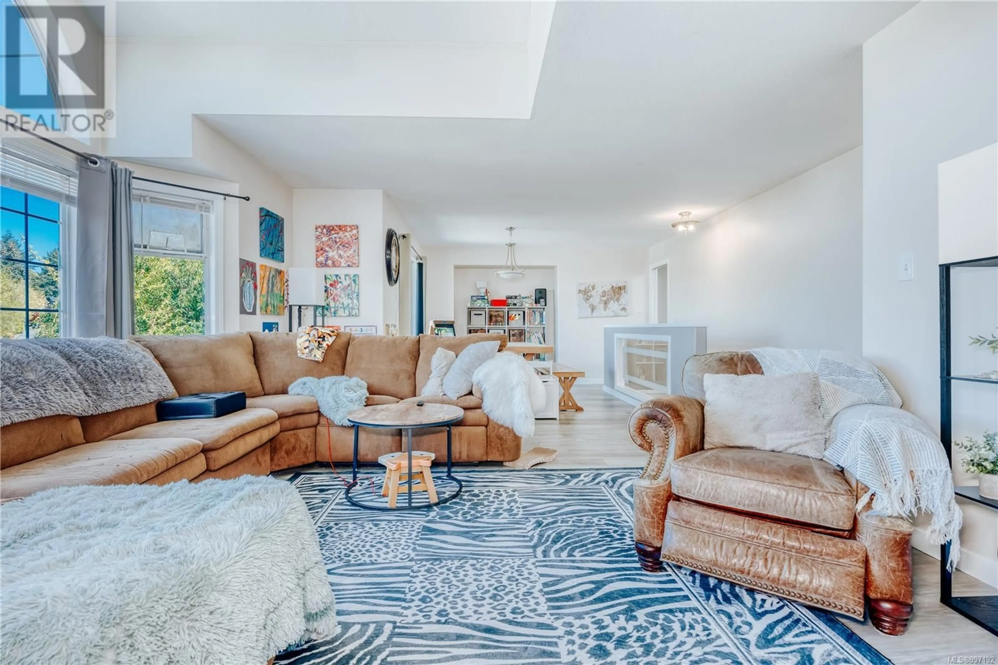 Living room with furniture, unknown for 1474 HAIDA ROAD, Duncan British Columbia V9L1M4