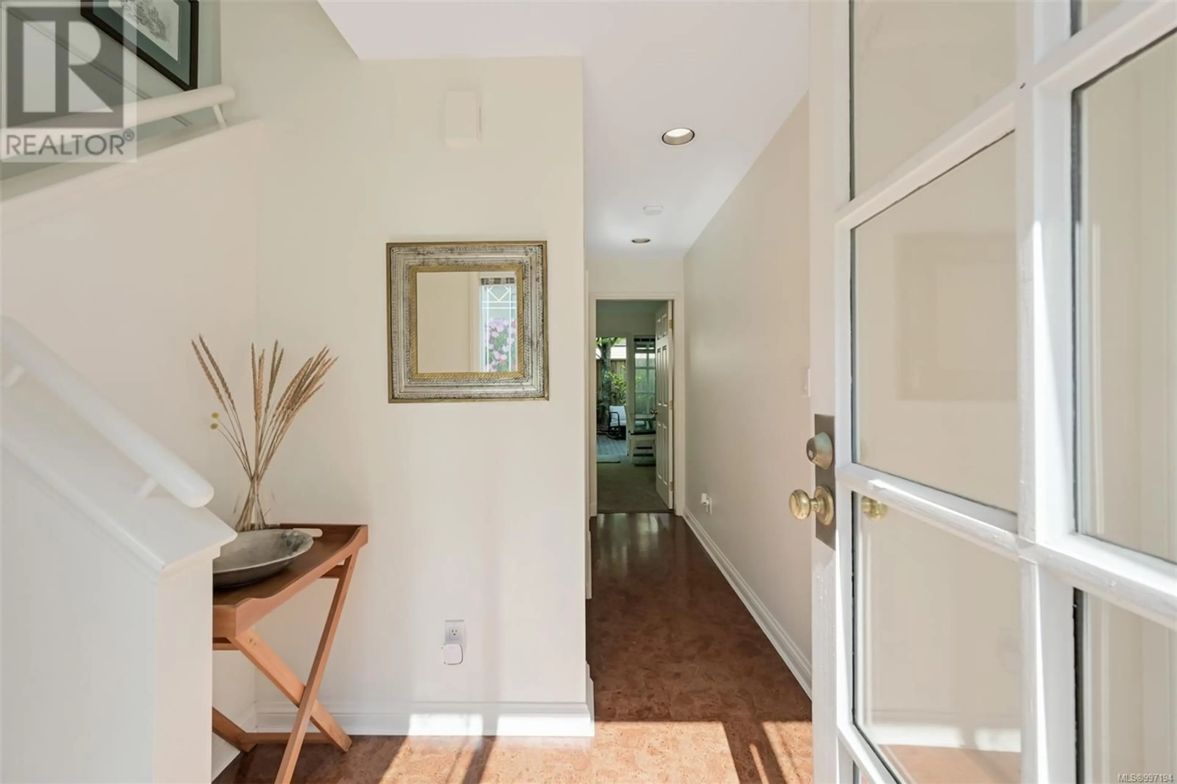 Indoor entryway for 4 - 356 SIMCOE STREET, Victoria British Columbia V8V1L1
