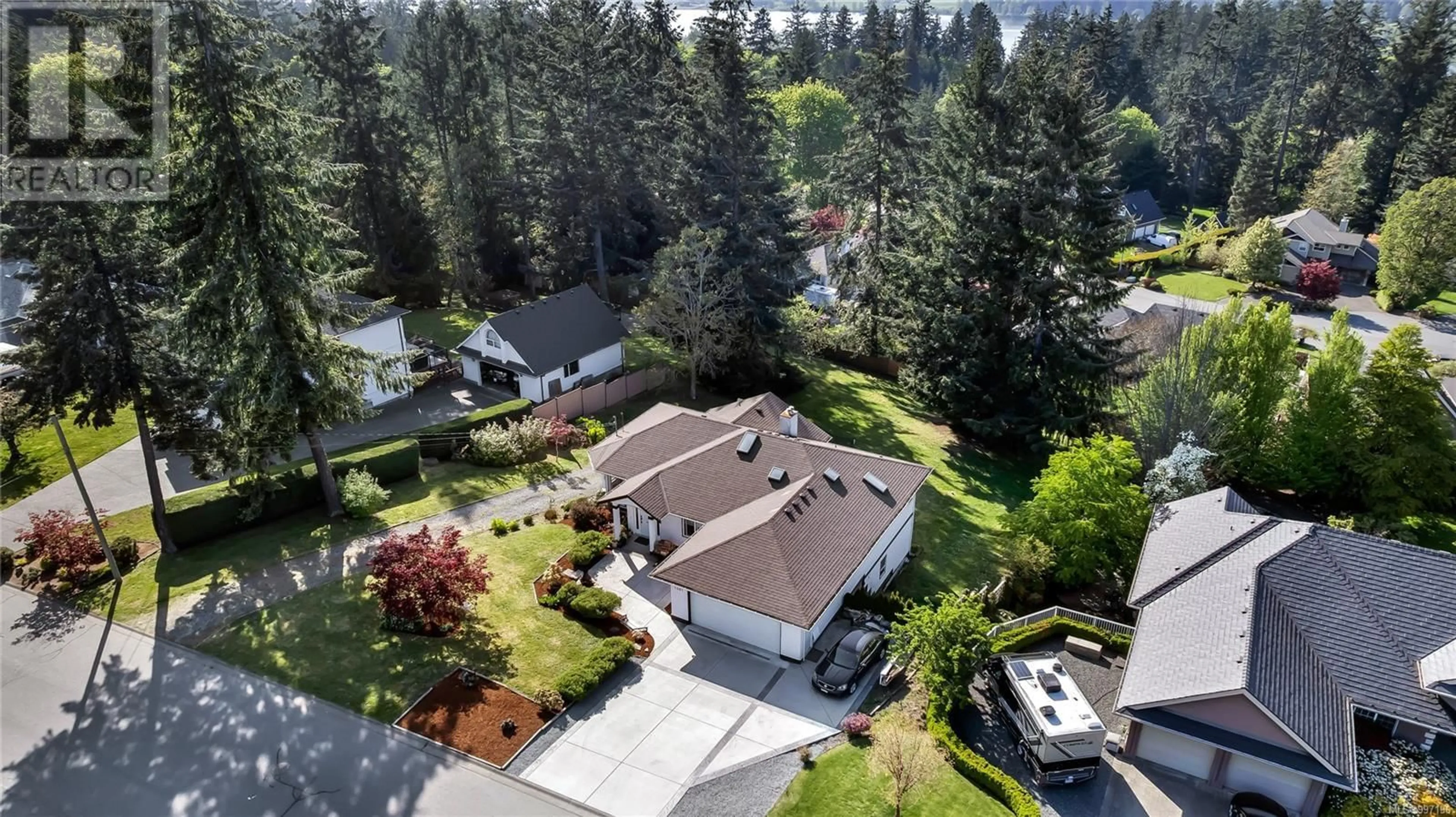 A pic from outside/outdoor area/front of a property/back of a property/a pic from drone, unknown for 1401 DONNAY DRIVE, Duncan British Columbia V9L5R4