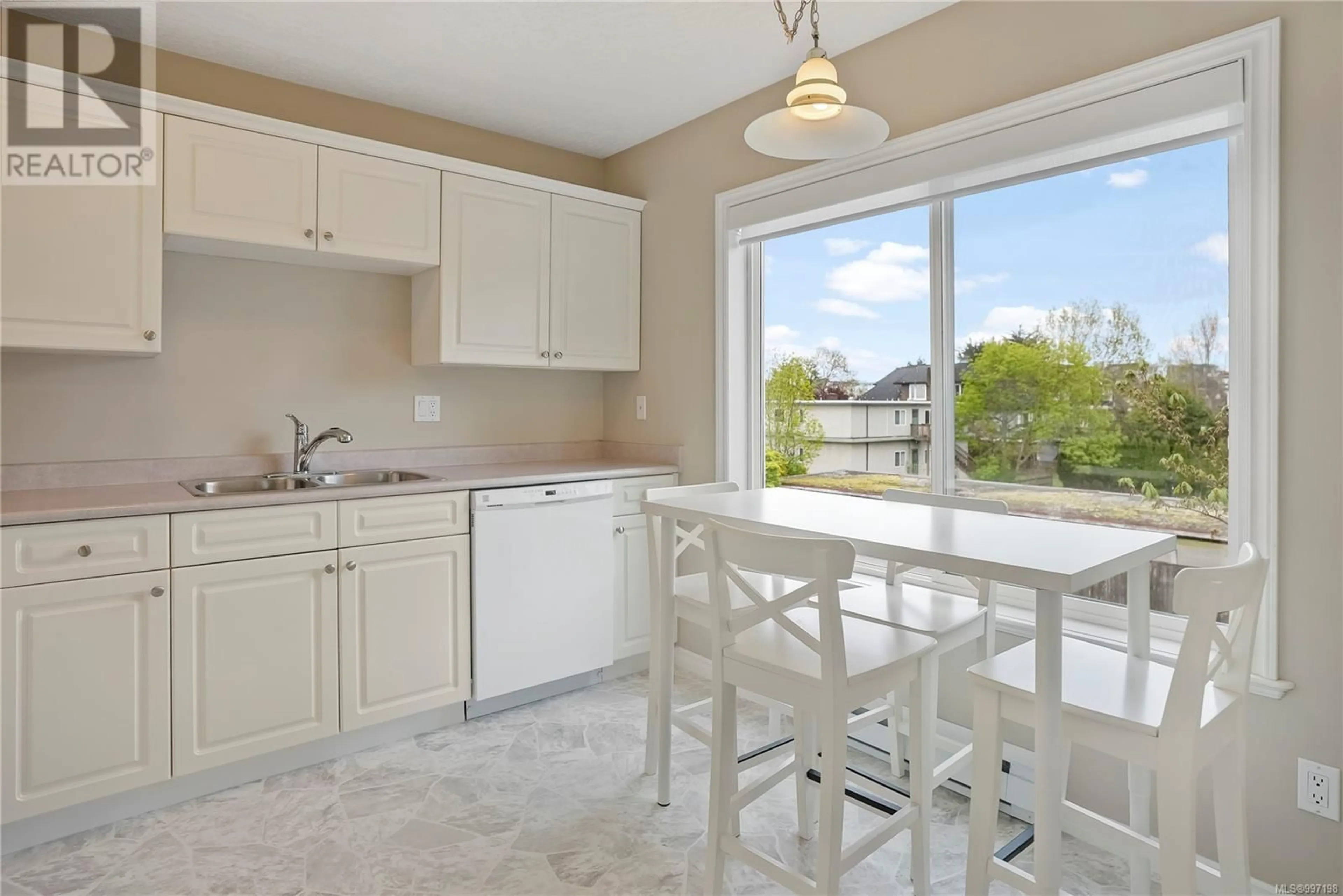 Standard kitchen, ceramic/tile floor for 301 - 9993 FOURTH STREET, Sidney British Columbia V8L1X3