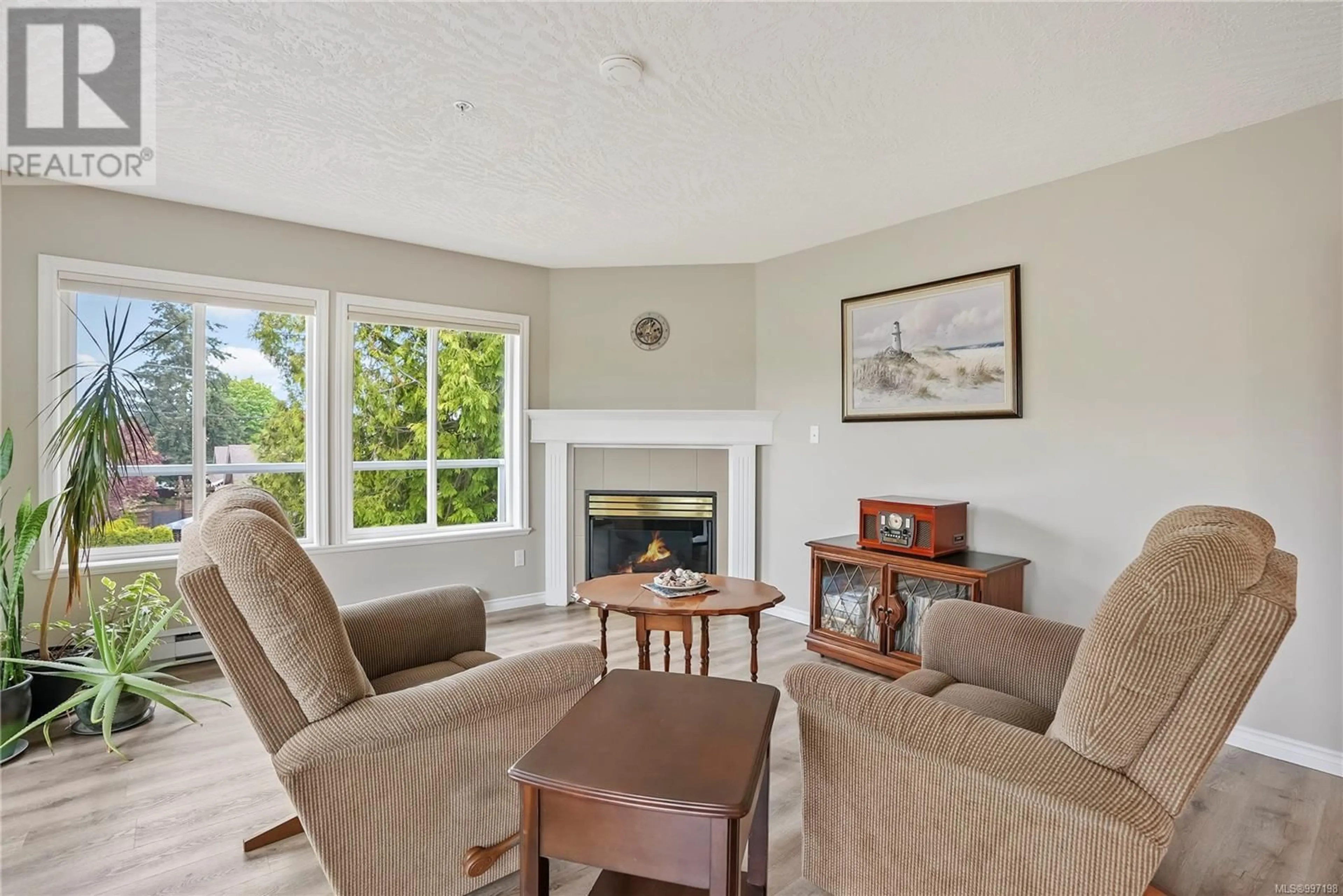 Living room with furniture, unknown for 301 - 9993 FOURTH STREET, Sidney British Columbia V8L1X3