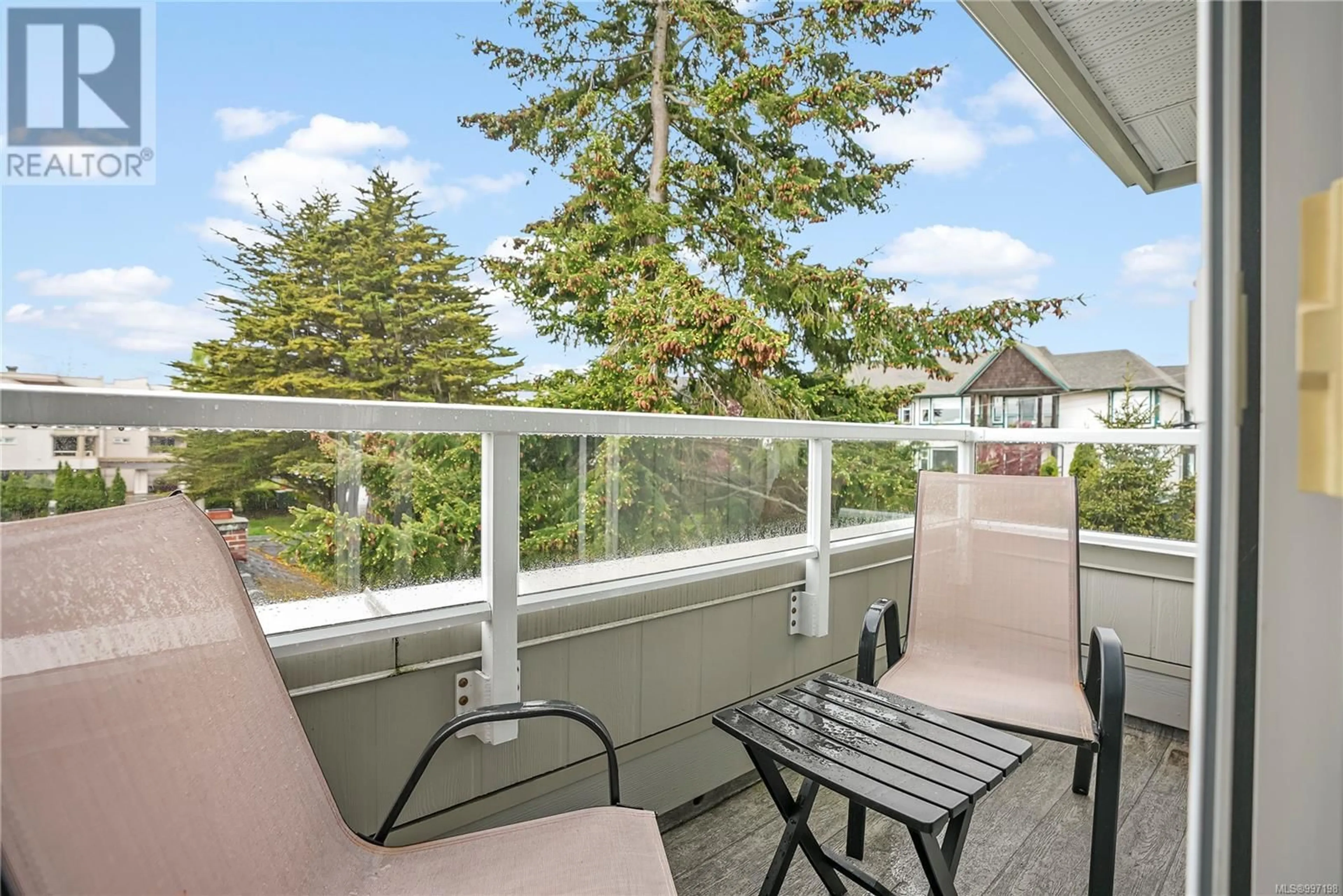 Balcony in the apartment, water/lake/river/ocean view for 301 - 9993 FOURTH STREET, Sidney British Columbia V8L1X3