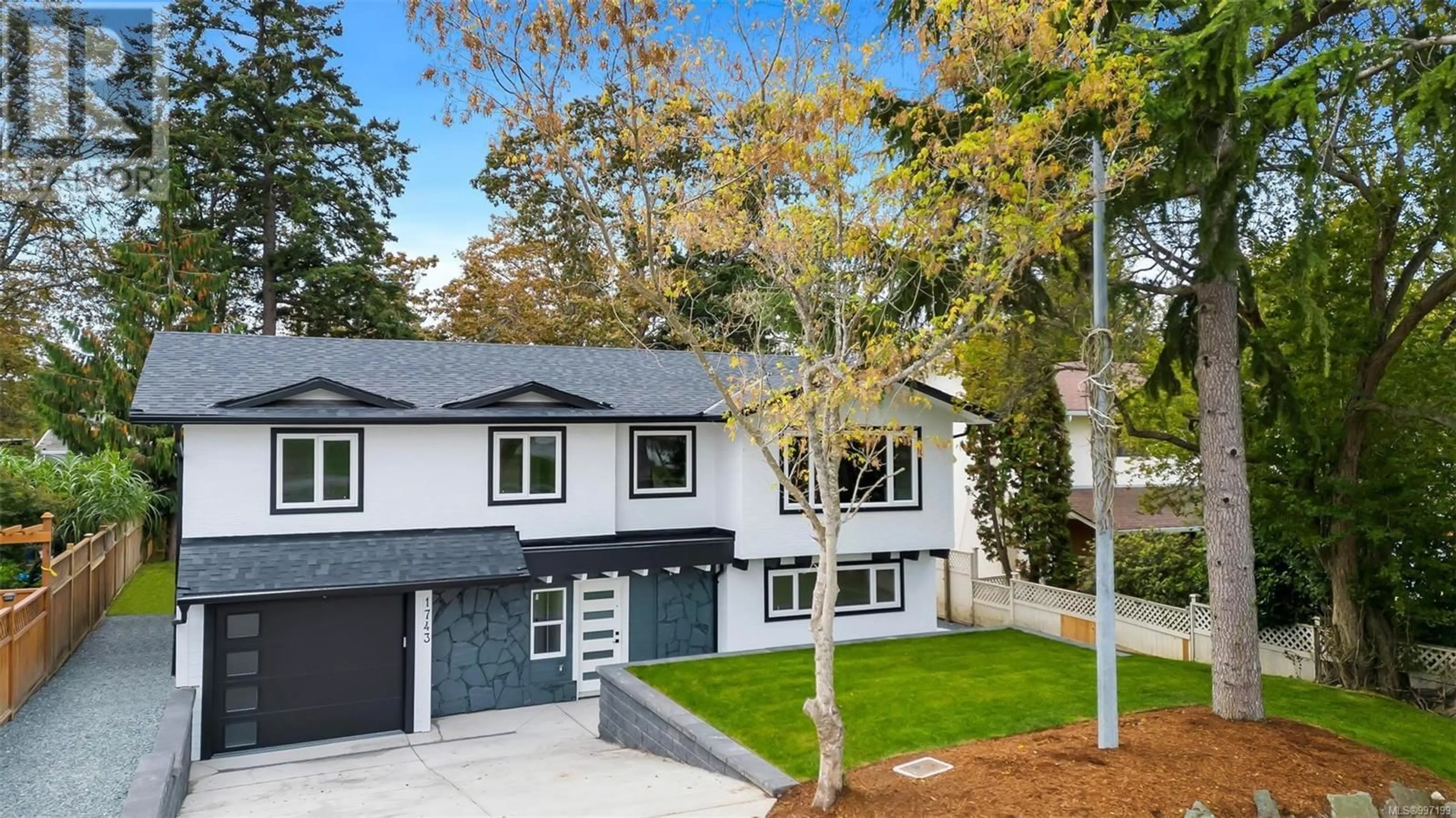 Home with vinyl exterior material, street for 1743 SAN JUAN AVENUE, Saanich British Columbia V8N4T7
