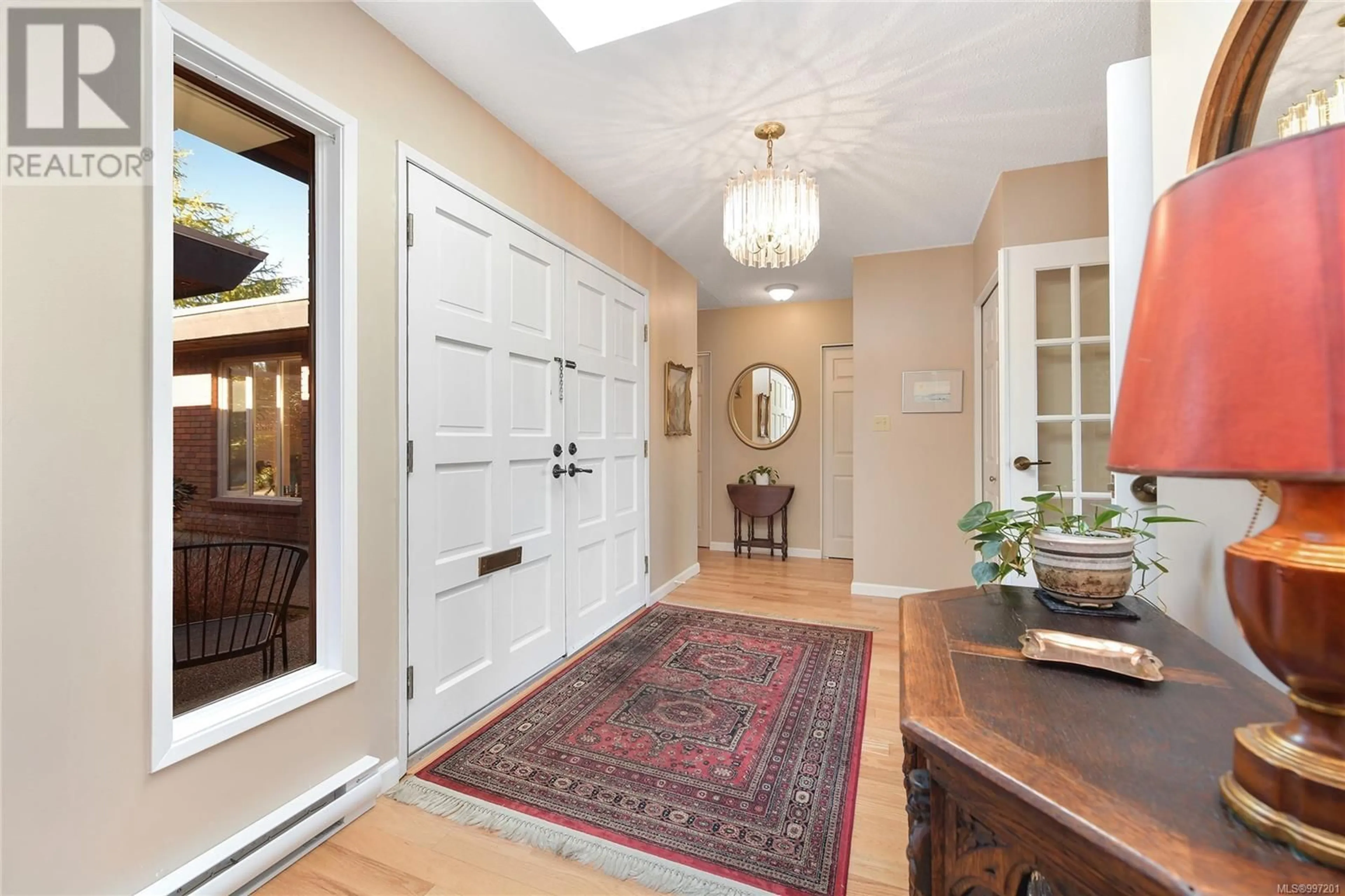 Indoor entryway for 164 - 2345 CEDAR HILL CROSS ROAD, Oak Bay British Columbia V8P5M8