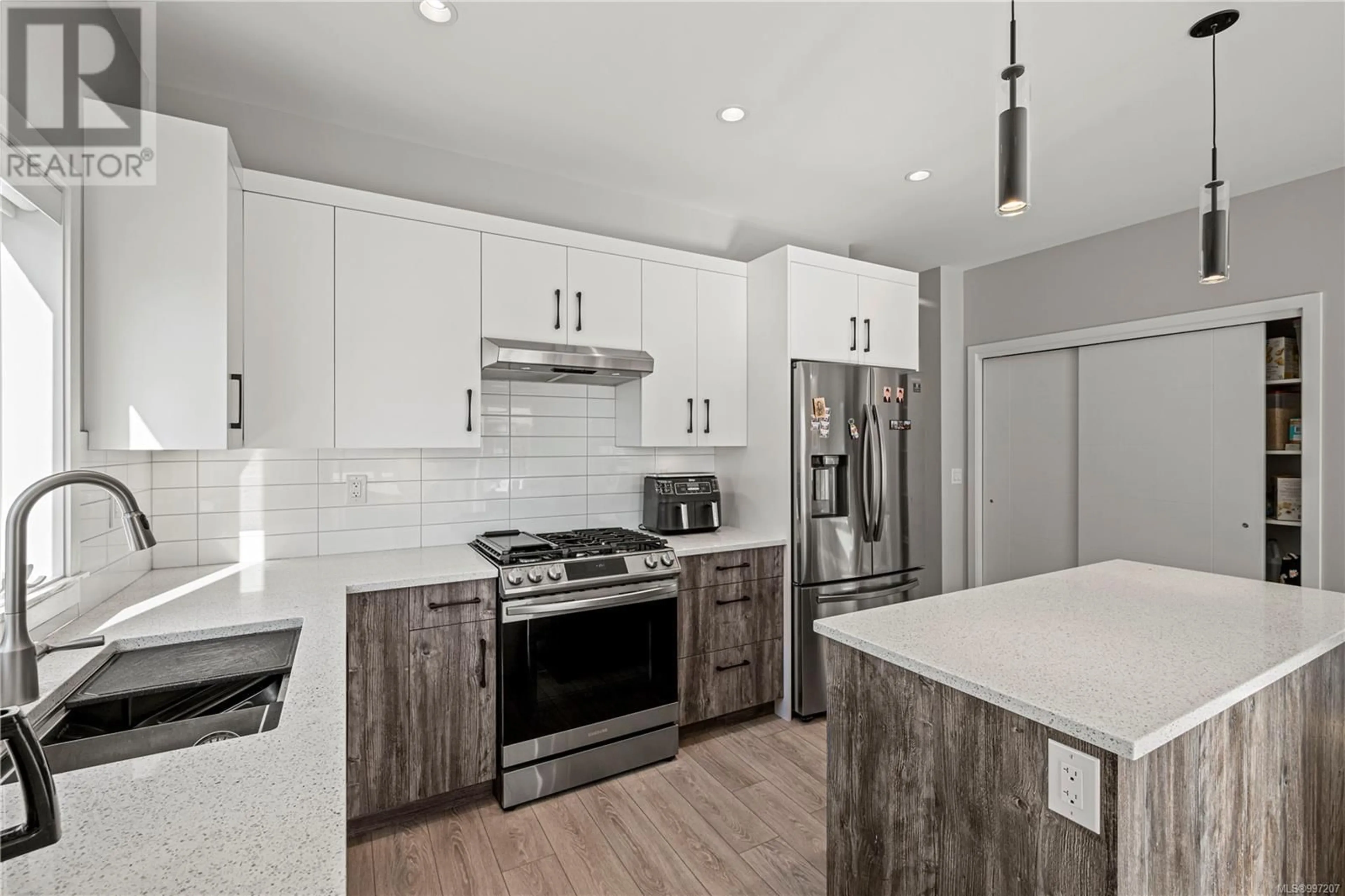 Open concept kitchen, unknown for 102 - 684 HOYLAKE AVENUE, Langford British Columbia V9B3P7