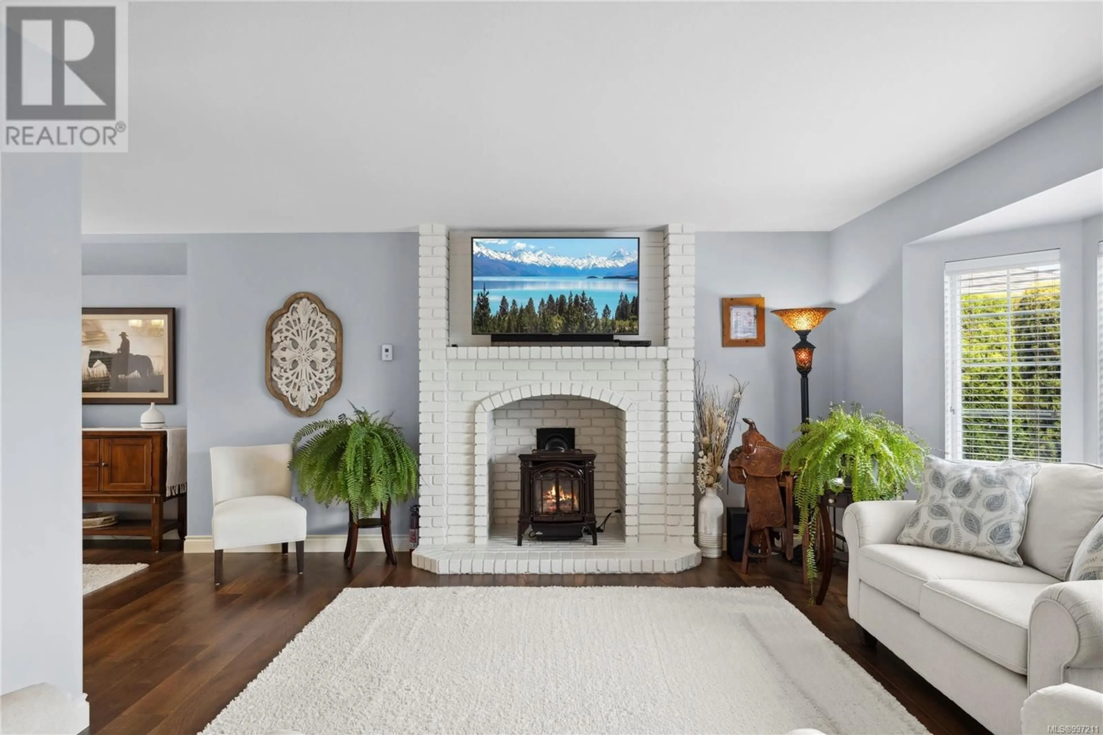 Living room with furniture, unknown for 776 HUMPHREY ROAD, Parksville British Columbia V9P1C8