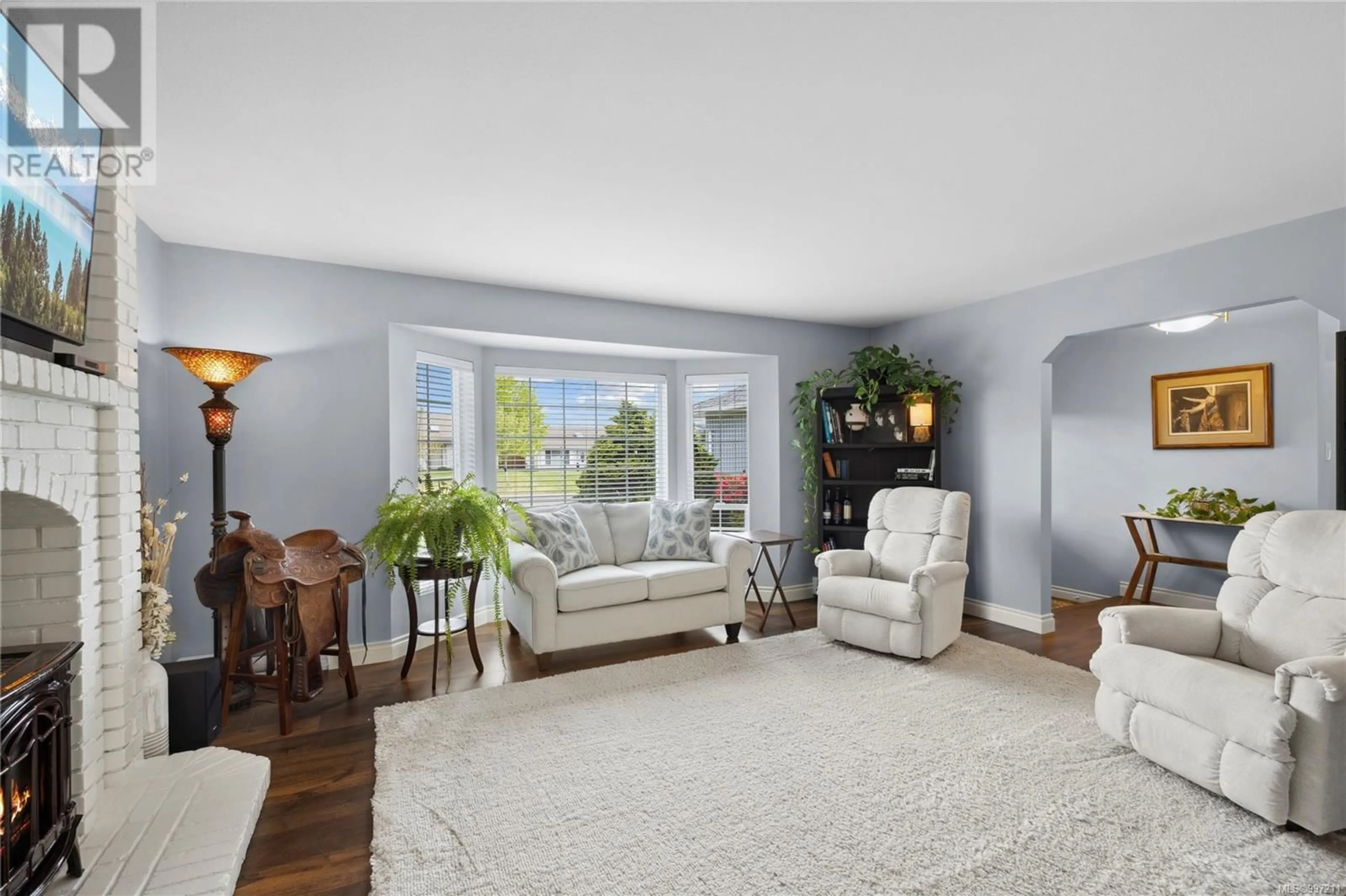 Living room with furniture, unknown for 776 HUMPHREY ROAD, Parksville British Columbia V9P1C8