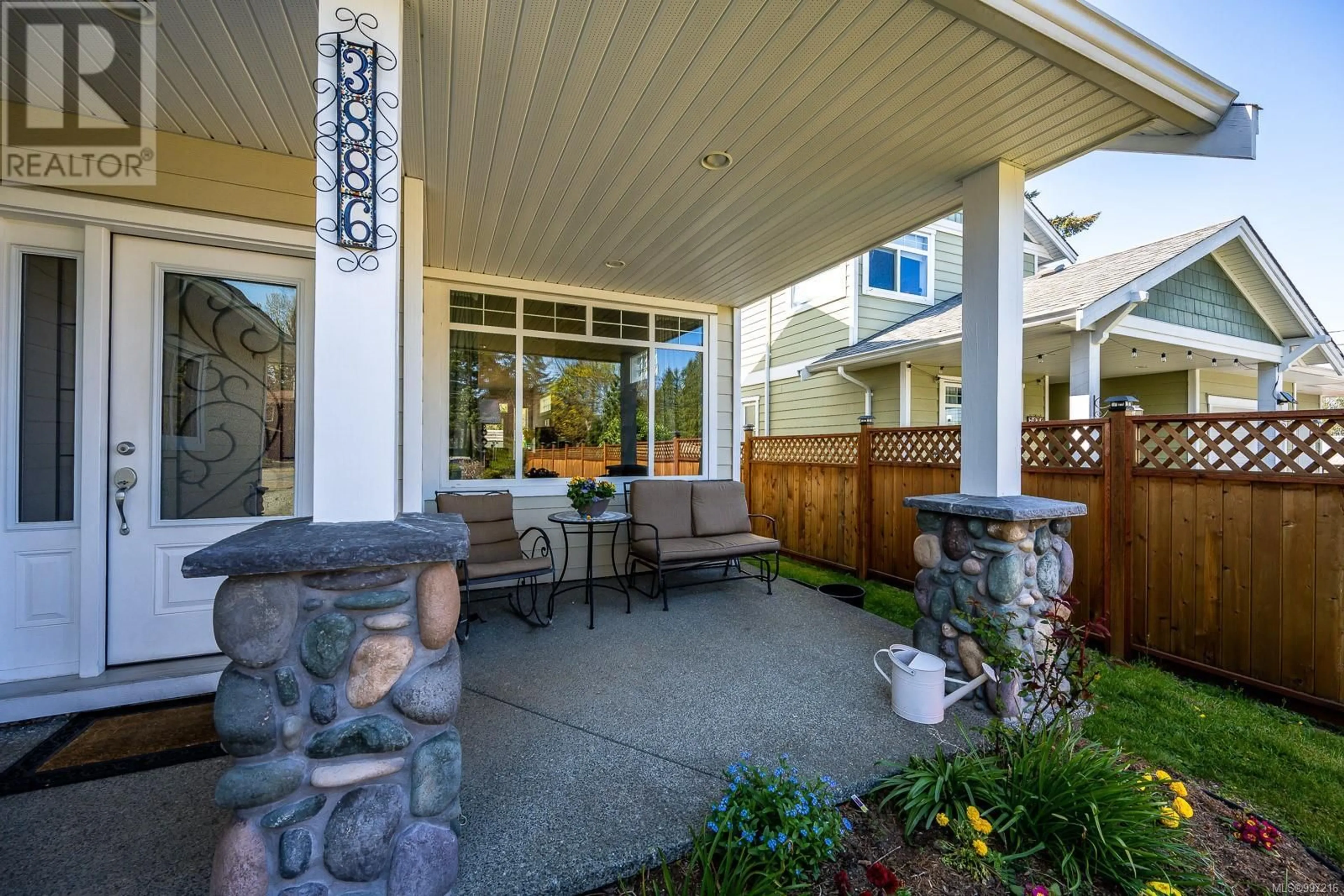 Patio, street for 3886 ROYSTON ROAD, Courtenay British Columbia V0R2V0