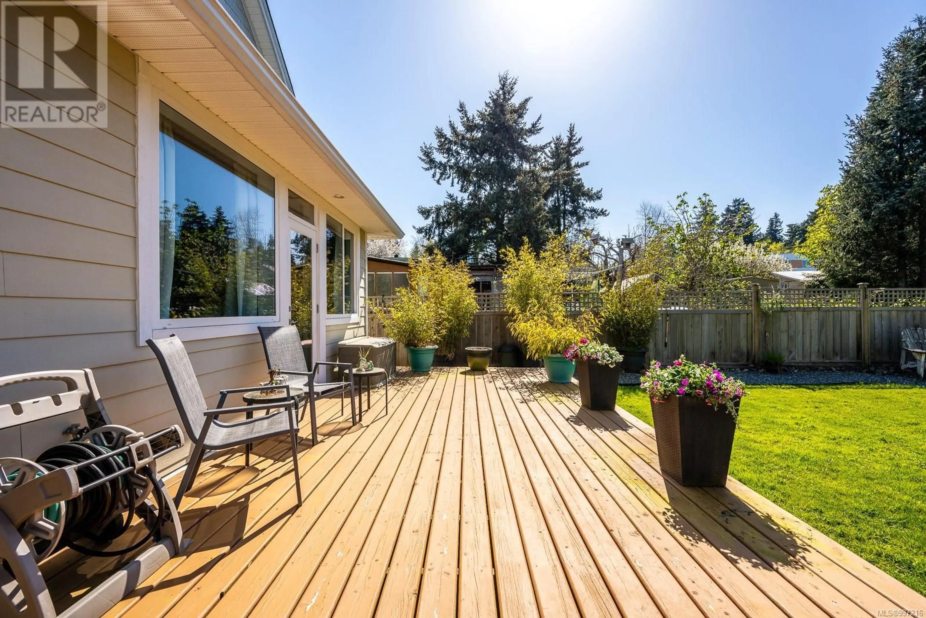 Patio, street for 3886 ROYSTON ROAD, Courtenay British Columbia V0R2V0