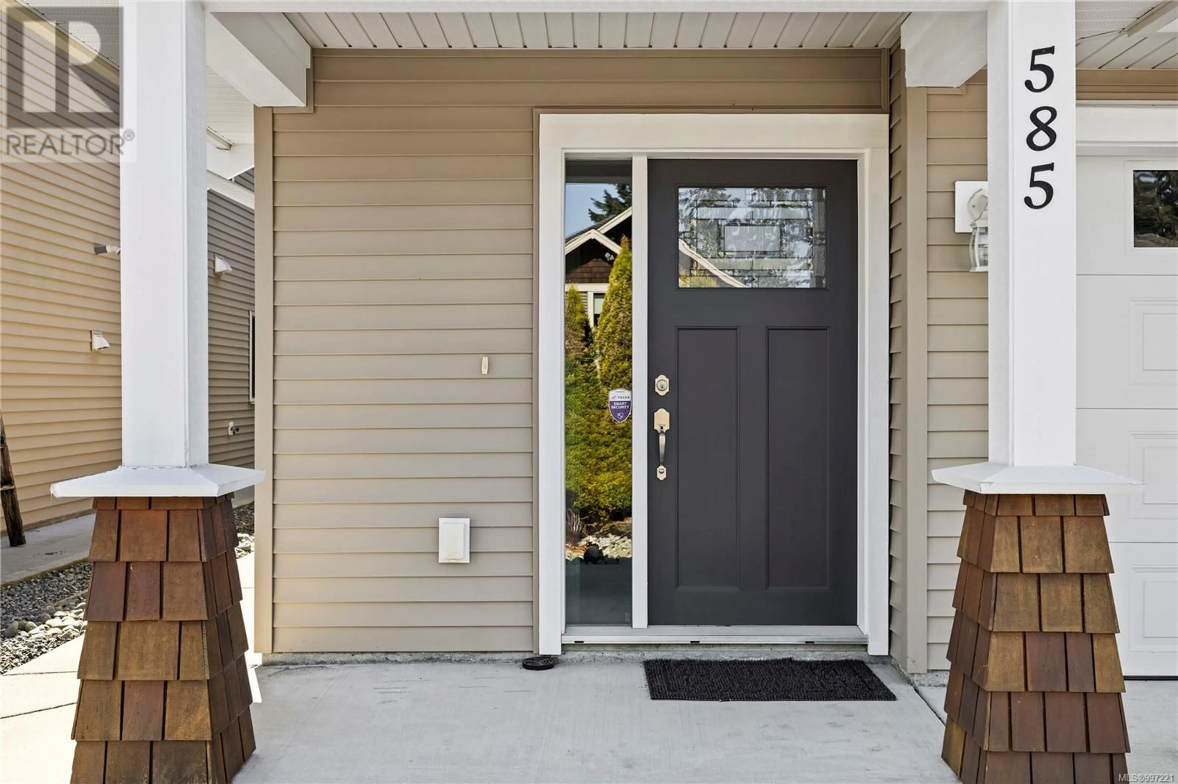 Indoor entryway for 585 MARISA STREET, Nanaimo British Columbia V9R0H5